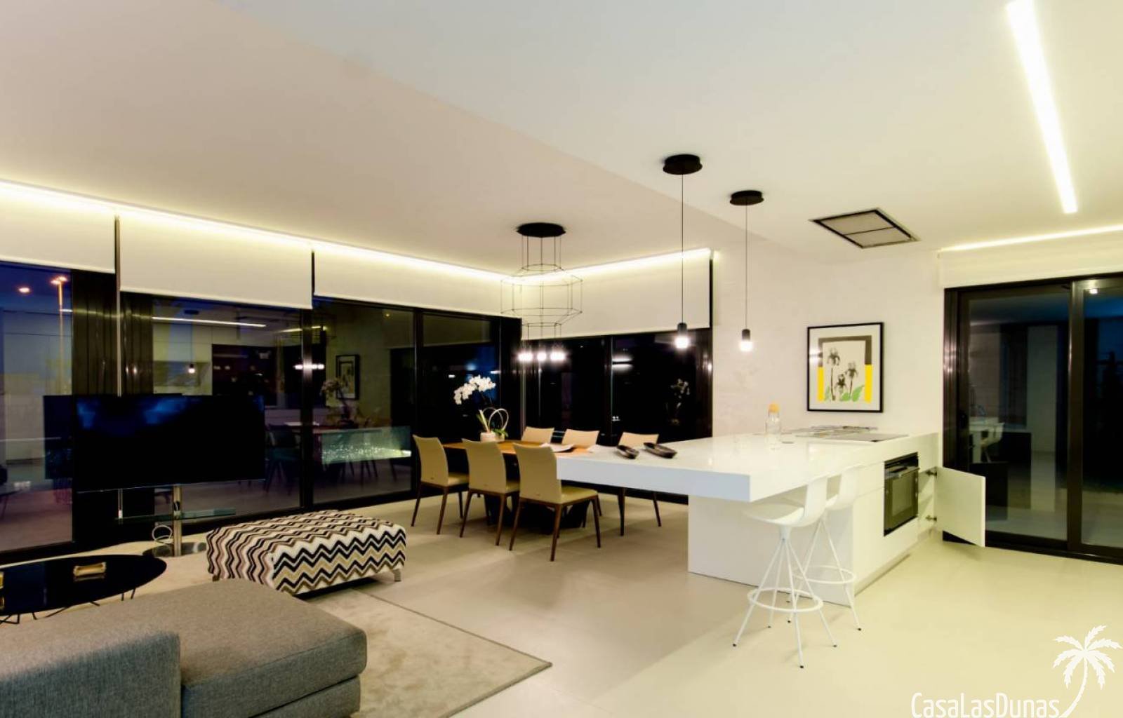 Schöne Villa in der Urbanisation Buehills in San Miguel de Salinas. In der Nähe des Golfplatzes Colinas de Campoamor. Diese Luxusvilla hat eine Gesam