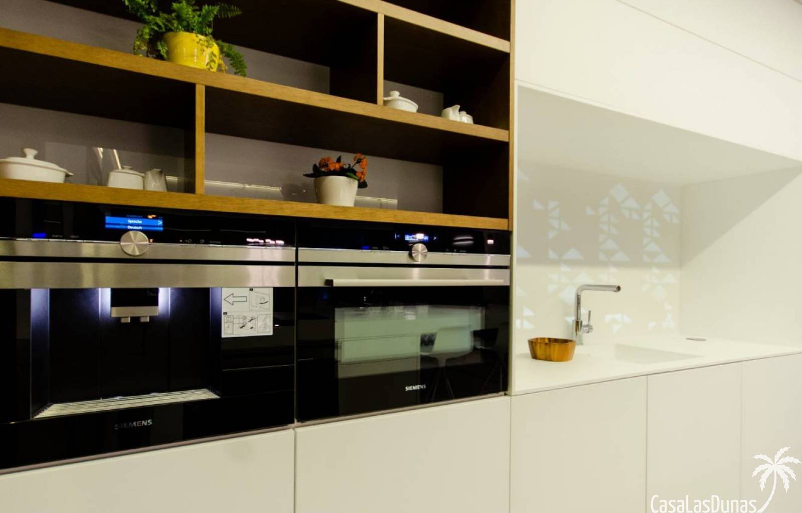 Schöne Villa in der Urbanisation Buehills in San Miguel de Salinas. In der Nähe des Golfplatzes Colinas de Campoamor. Diese Luxusvilla hat eine Gesam