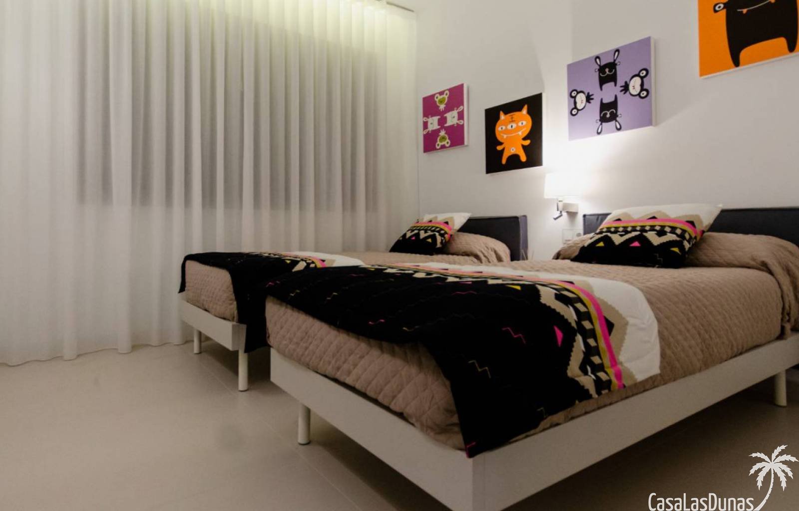 Schöne Villa in der Urbanisation Buehills in San Miguel de Salinas. In der Nähe des Golfplatzes Colinas de Campoamor. Diese Luxusvilla hat eine Gesam