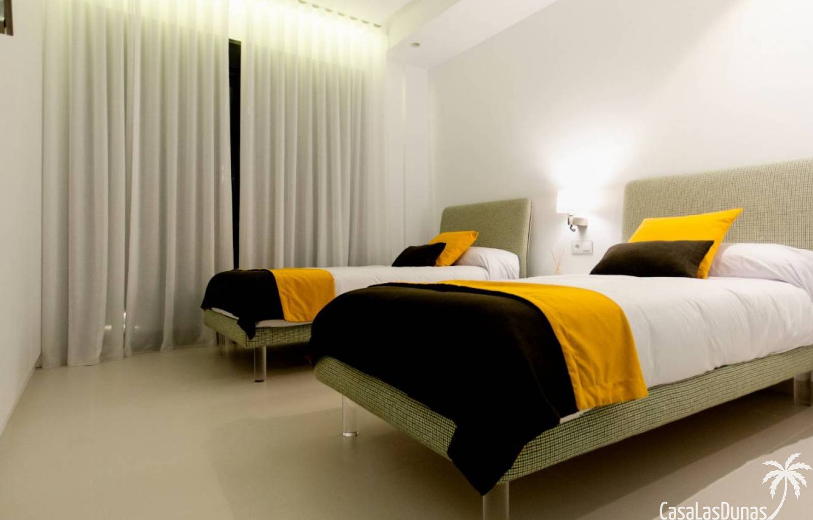 Schöne Villa in der Urbanisation Buehills in San Miguel de Salinas. In der Nähe des Golfplatzes Colinas de Campoamor. Diese Luxusvilla hat eine Gesam