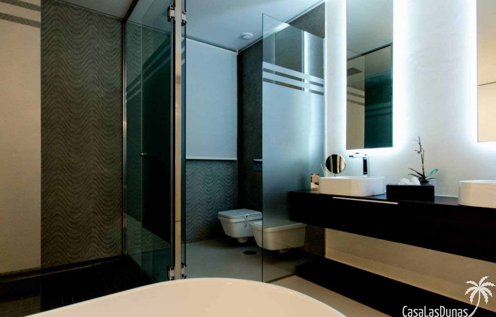 Schöne Villa in der Urbanisation Buehills in San Miguel de Salinas. In der Nähe des Golfplatzes Colinas de Campoamor. Diese Luxusvilla hat eine Gesam