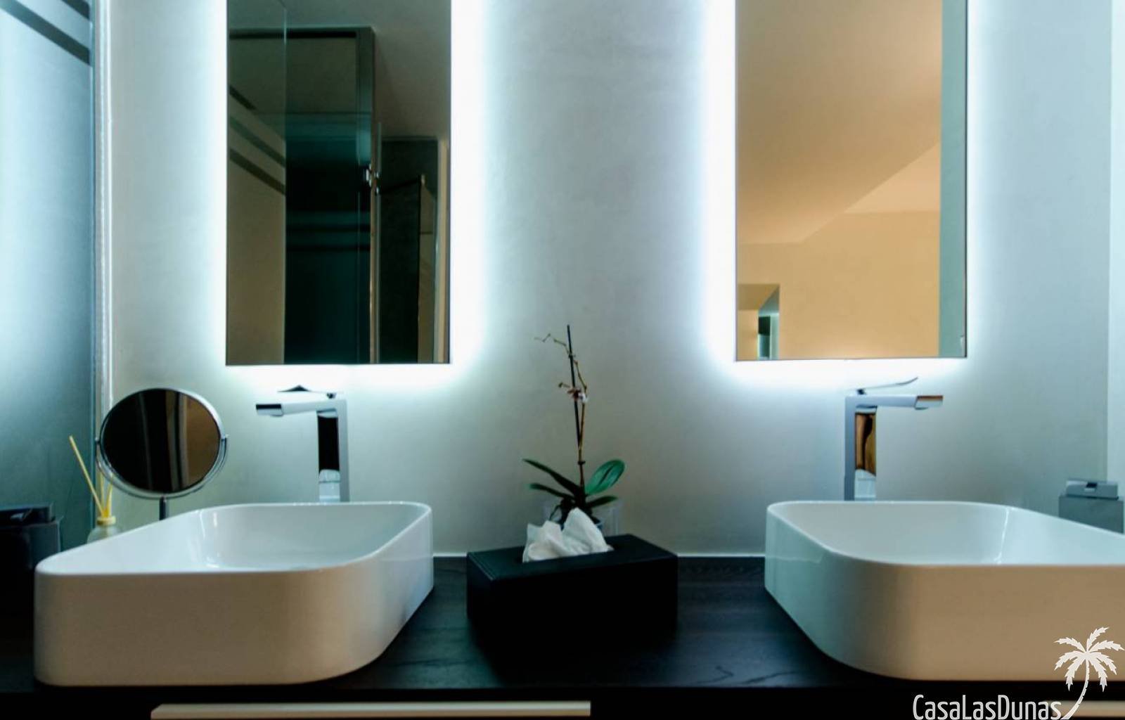 Schöne Villa in der Urbanisation Buehills in San Miguel de Salinas. In der Nähe des Golfplatzes Colinas de Campoamor. Diese Luxusvilla hat eine Gesam