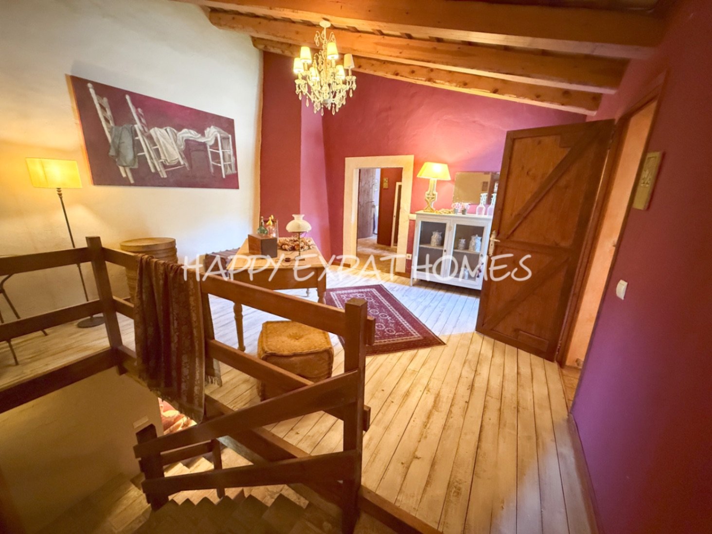 Umgeben von der rauen, offenen Schönheit des Naturparks Garraf bietet diese Masia aus dem 17. Jahrhundert die seltene Gelegenheit, ein vollständig res