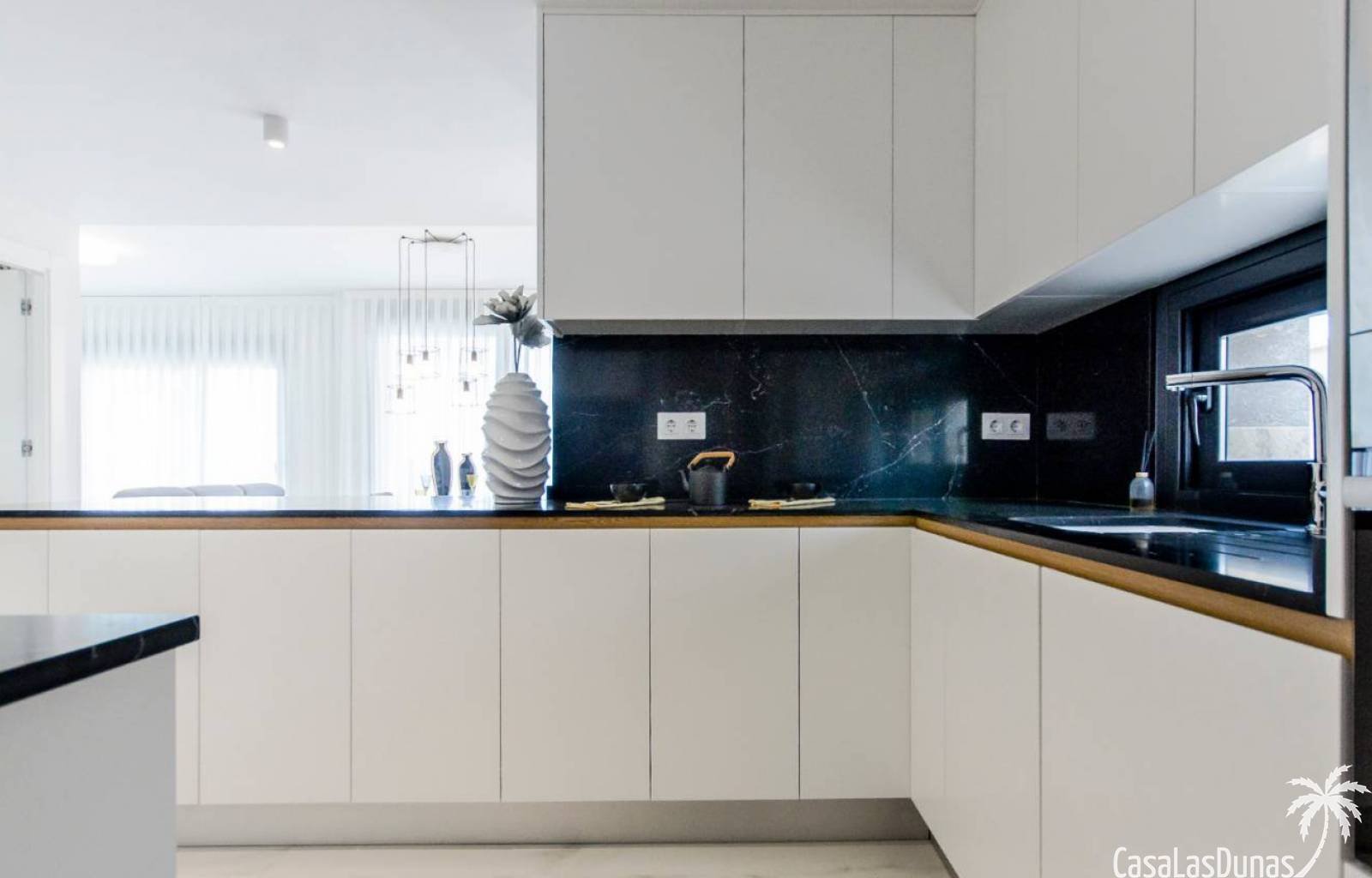  Diese Wohnanlage, bestehend aus 18 einzelnen Villen, befindet sich derzeit im Bau, 10 Kilometer von den hervorragenden Sandstränden der Costa Blanca 