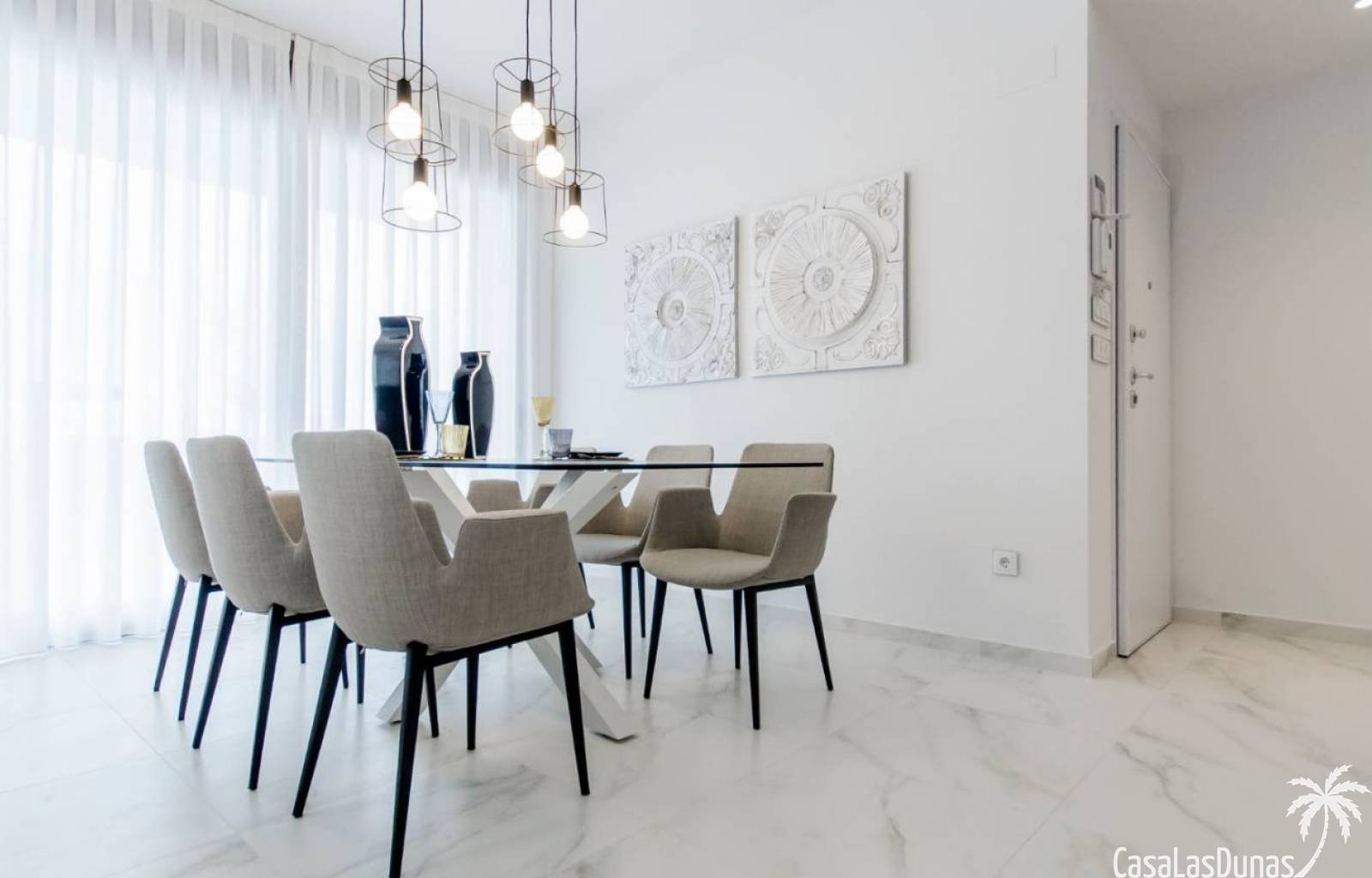  Diese Wohnanlage, bestehend aus 18 einzelnen Villen, befindet sich derzeit im Bau, 10 Kilometer von den hervorragenden Sandstränden der Costa Blanca 