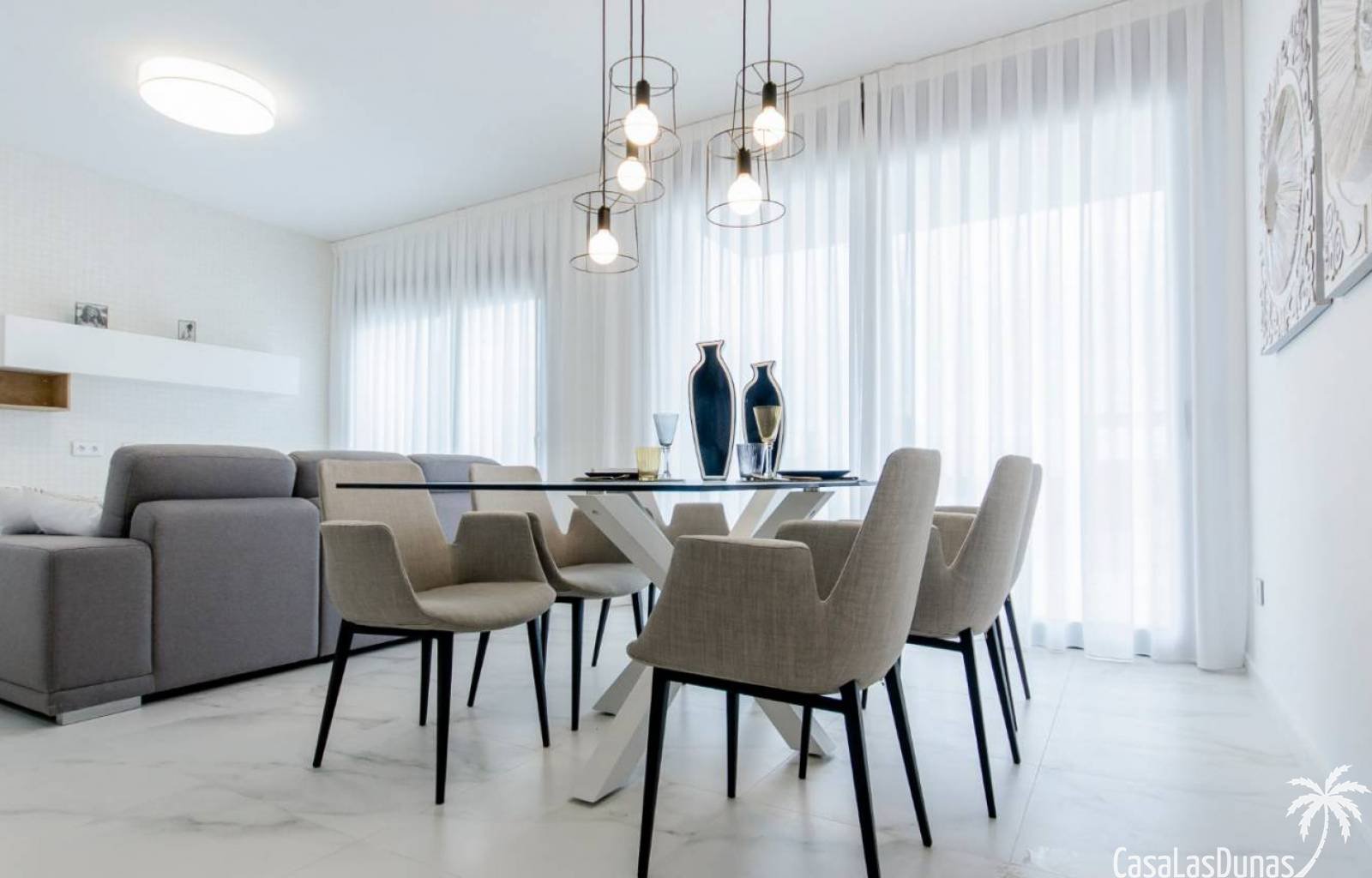  Diese Wohnanlage, bestehend aus 18 einzelnen Villen, befindet sich derzeit im Bau, 10 Kilometer von den hervorragenden Sandstränden der Costa Blanca 