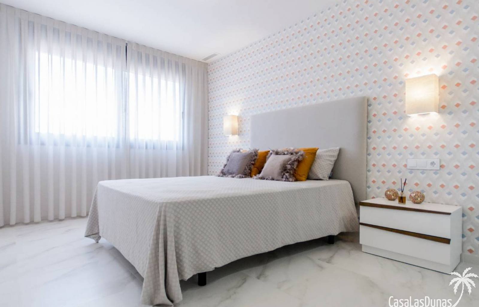  Diese Wohnanlage, bestehend aus 18 einzelnen Villen, befindet sich derzeit im Bau, 10 Kilometer von den hervorragenden Sandstränden der Costa Blanca 