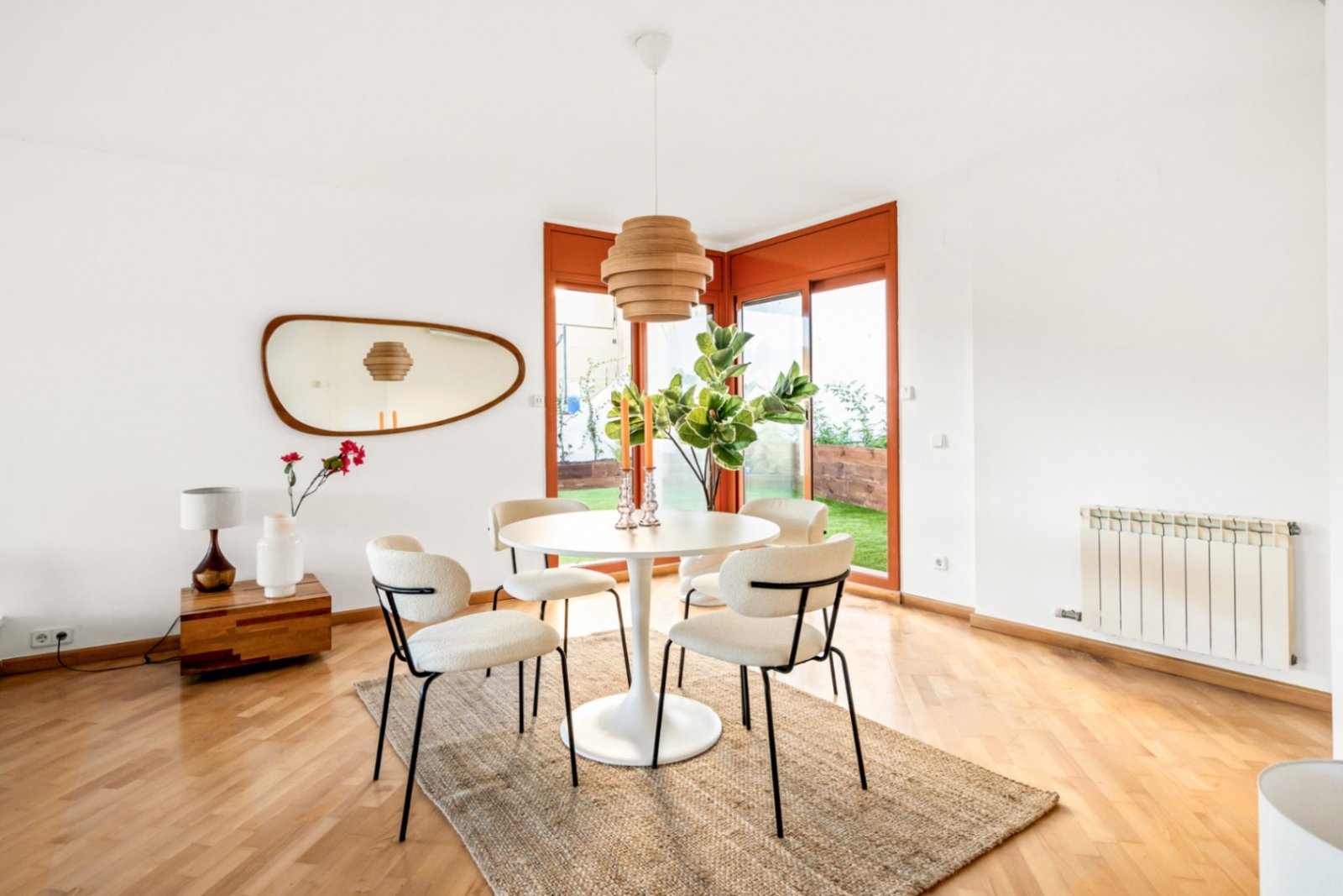 Villa Heidi ist eine charmante und moderne Residenz, die sich in Vallvidrera, einem der grünsten und ruhigsten Viertel Barcelonas, befindet. Vallvidre