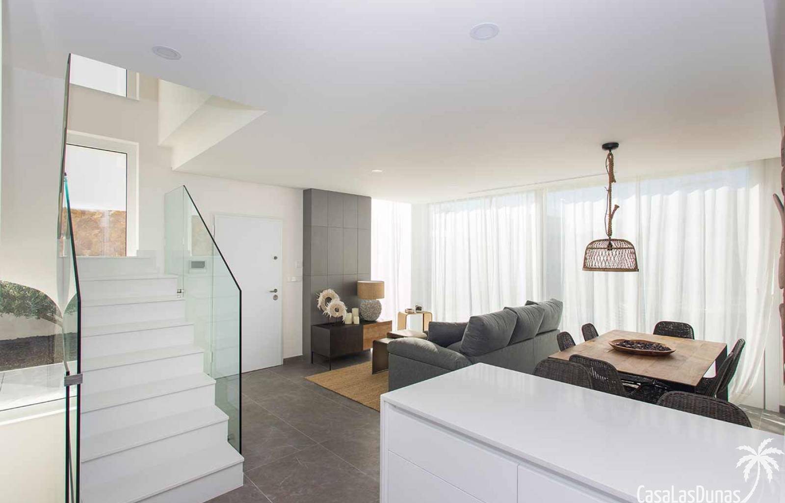  Diese wunderschönen neuen Villen liegen nur 500 Meter vom Strand entfernt. Bei diesem Projekt werden 3 Villen auf 289 m² Grundstück gebaut. Die drei 