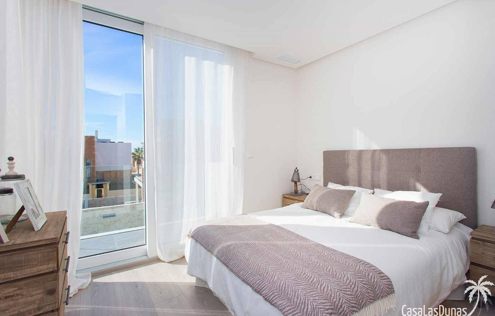  Diese wunderschönen neuen Villen liegen nur 500 Meter vom Strand entfernt. Bei diesem Projekt werden 3 Villen auf 289 m² Grundstück gebaut. Die drei 