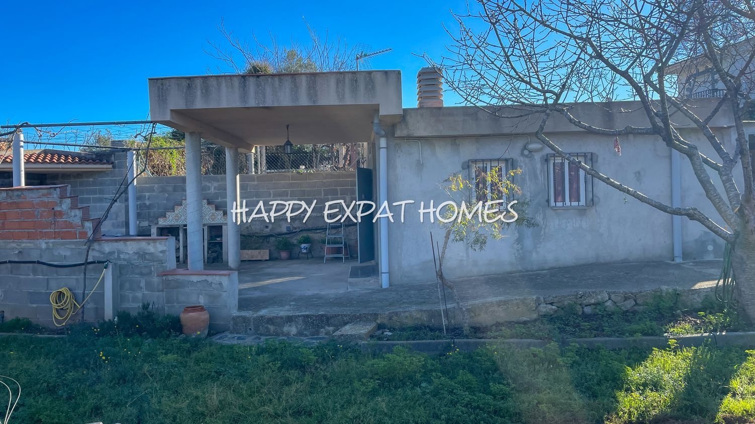 Schönes Grundstück von 756m2 mit herrlichem Blick auf die Berge, völlig flach, das durch seine Ausrichtung den ganzen Tag Sonne und Licht hat. 

Ein