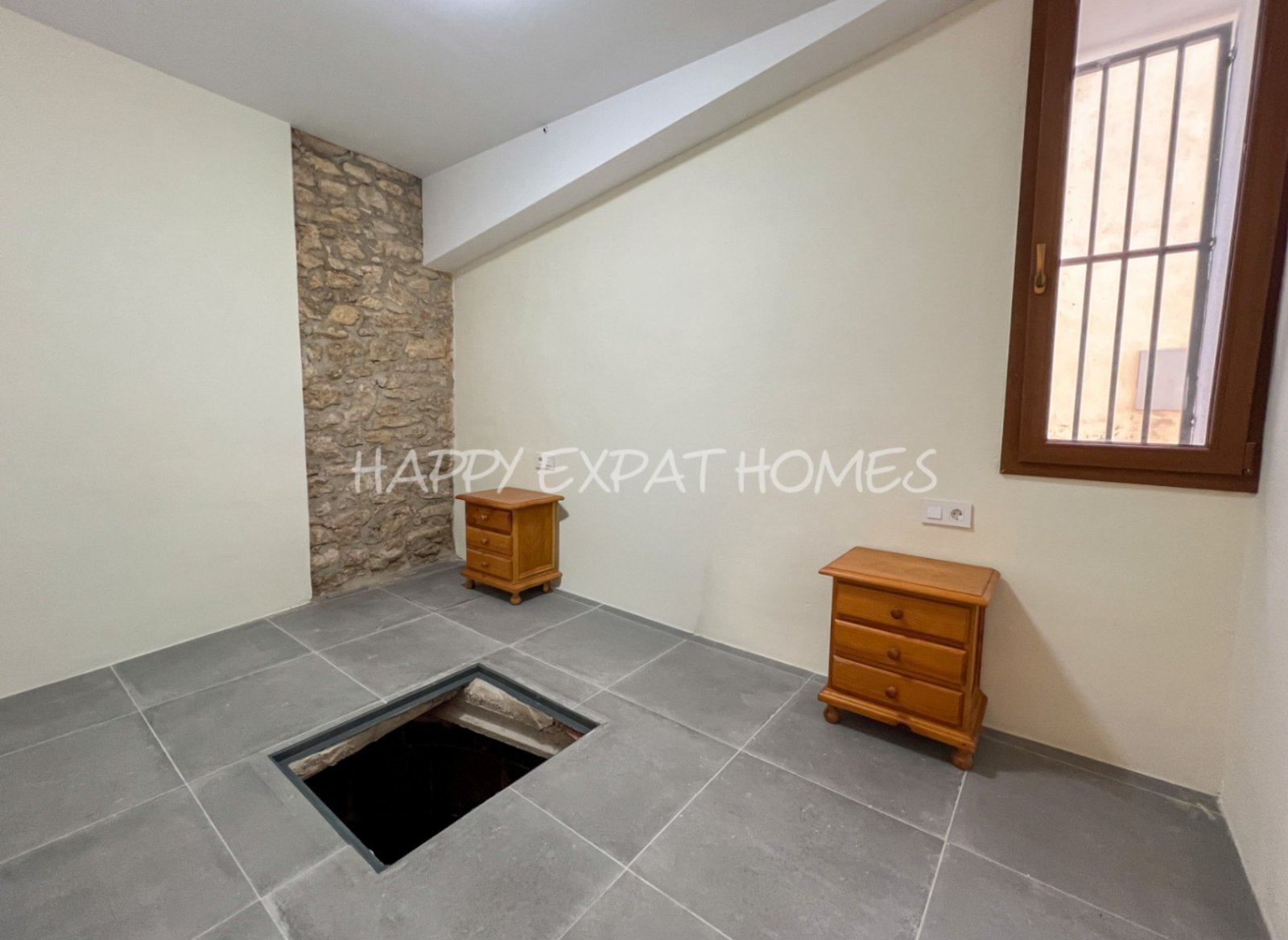 Schreiten Sie in die Geschichte und stellen Sie sich die Möglichkeiten vor.
Dieses einzigartige Haus aus dem 18. Jahrhundert befindet sich im malerisc