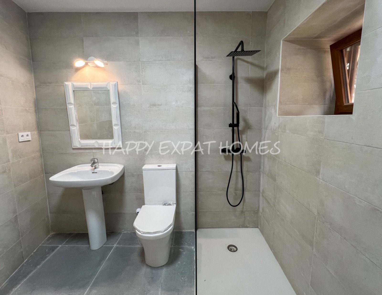 Schreiten Sie in die Geschichte und stellen Sie sich die Möglichkeiten vor.
Dieses einzigartige Haus aus dem 18. Jahrhundert befindet sich im malerisc