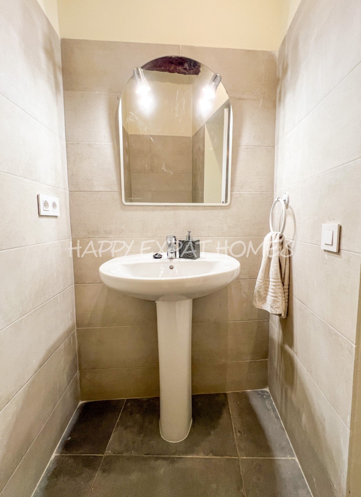 Schreiten Sie in die Geschichte und stellen Sie sich die Möglichkeiten vor.
Dieses einzigartige Haus aus dem 18. Jahrhundert befindet sich im malerisc