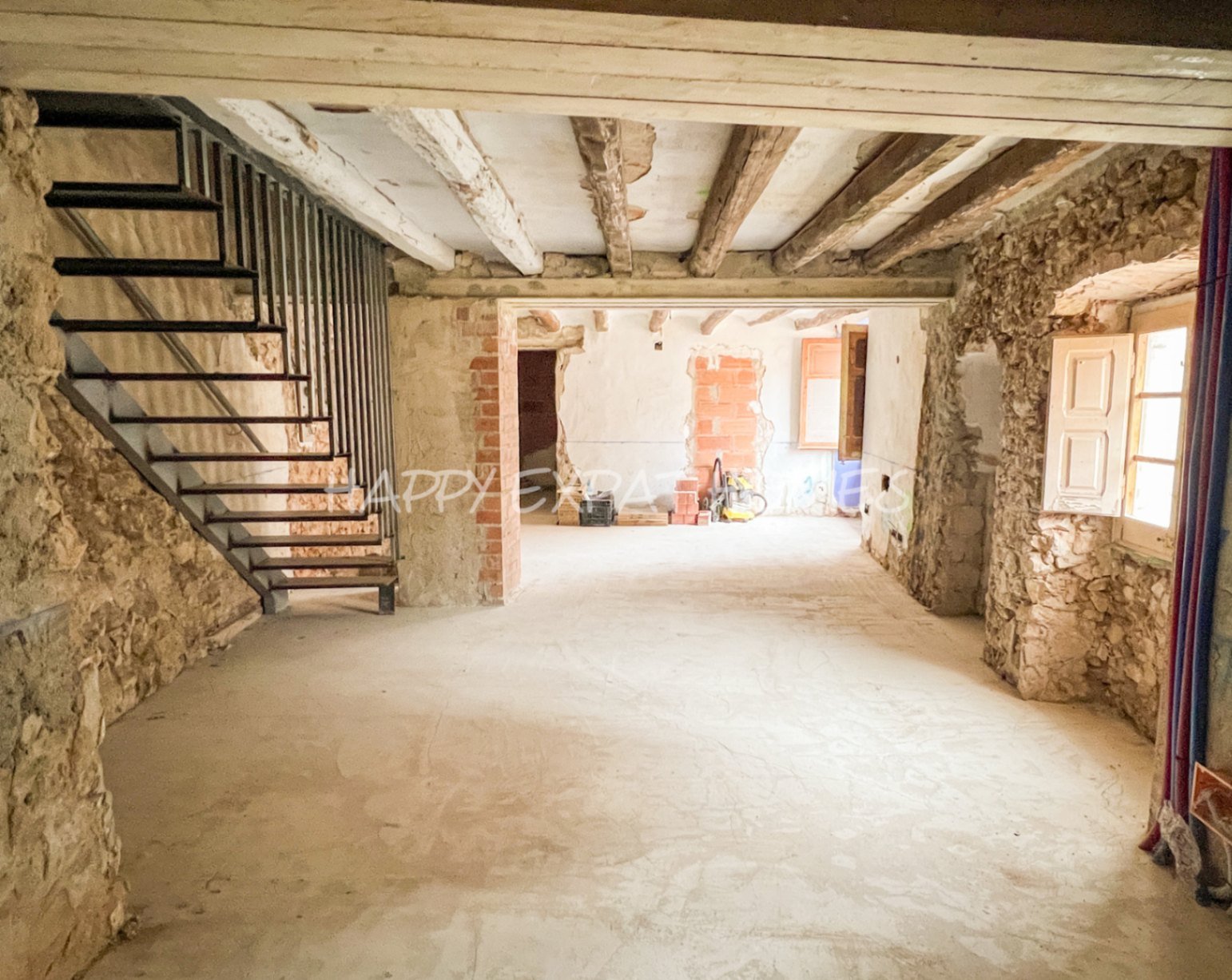 Schreiten Sie in die Geschichte und stellen Sie sich die Möglichkeiten vor.
Dieses einzigartige Haus aus dem 18. Jahrhundert befindet sich im malerisc