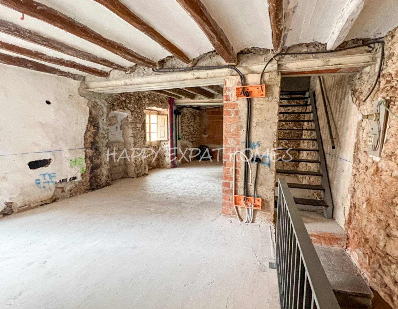 Schreiten Sie in die Geschichte und stellen Sie sich die Möglichkeiten vor.
Dieses einzigartige Haus aus dem 18. Jahrhundert befindet sich im malerisc