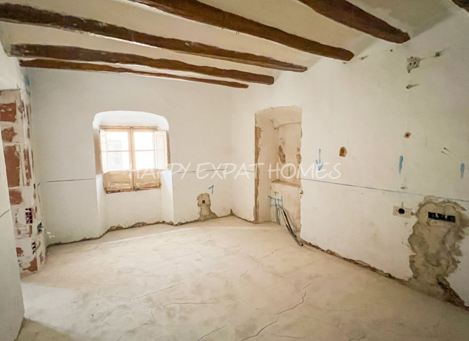 Schreiten Sie in die Geschichte und stellen Sie sich die Möglichkeiten vor.
Dieses einzigartige Haus aus dem 18. Jahrhundert befindet sich im malerisc