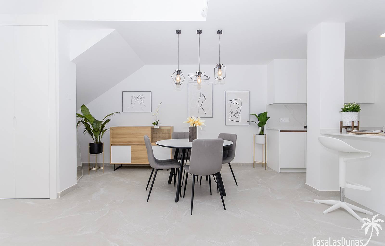  Diese atemberaubenden Villen mit herrlichem Blick auf die Salzseen befinden sich in der wunderschönen Stadt San Miguel de Salinas. Diese Villen verfü