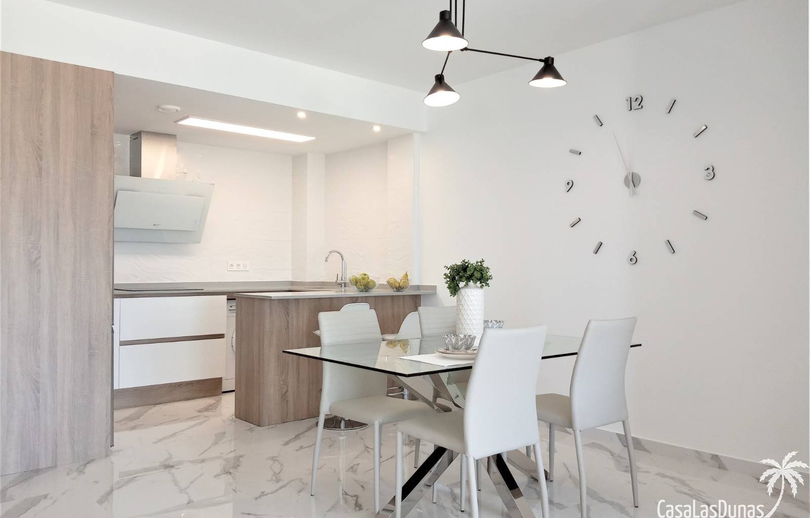  Es werden nur 5 dieser Villen gebaut, sodass Sie in einem recht exklusiven Haus in ausgezeichneter Lage in der wunderschönen Stadt Benijofar wohnen w