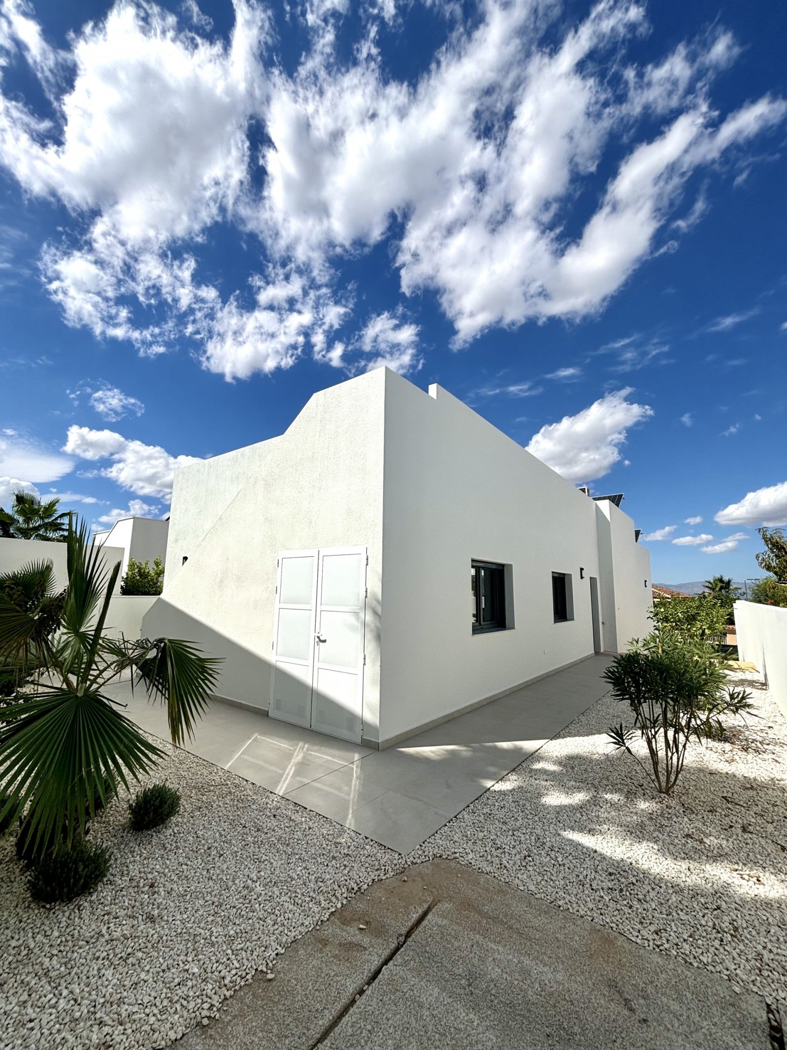  In der charmanten Stadt Benijófar gelegen, bietet dieses exklusive Ensemble freistehender Häuser eine einzigartige Gelegenheit für diejenigen, die ei