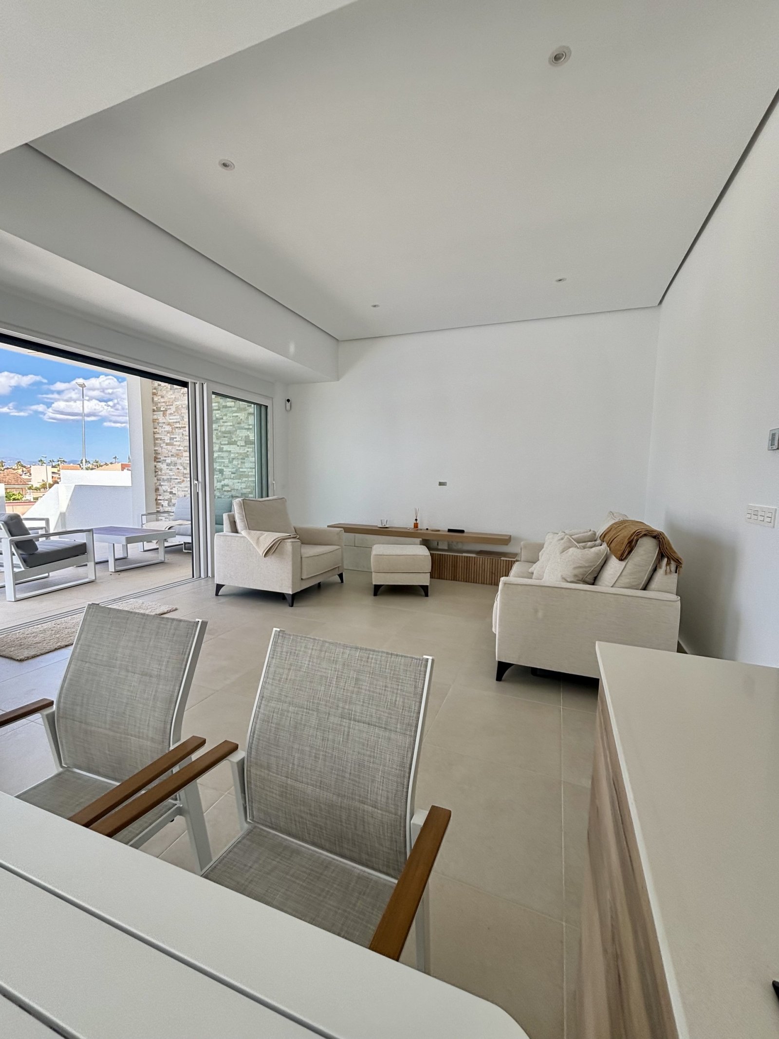  In der charmanten Stadt Benijófar gelegen, bietet dieses exklusive Ensemble freistehender Häuser eine einzigartige Gelegenheit für diejenigen, die ei