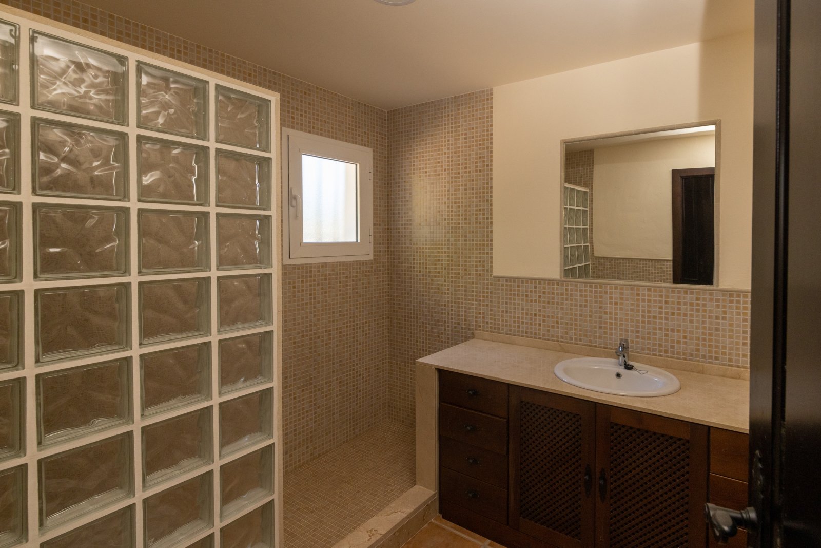 In der charmanten Umgebung von Fuente Álamo gelegen, bietet diese Wohnanlage eine Auswahl von 7 Häusern, die darauf ausgelegt sind, unterschiedliche