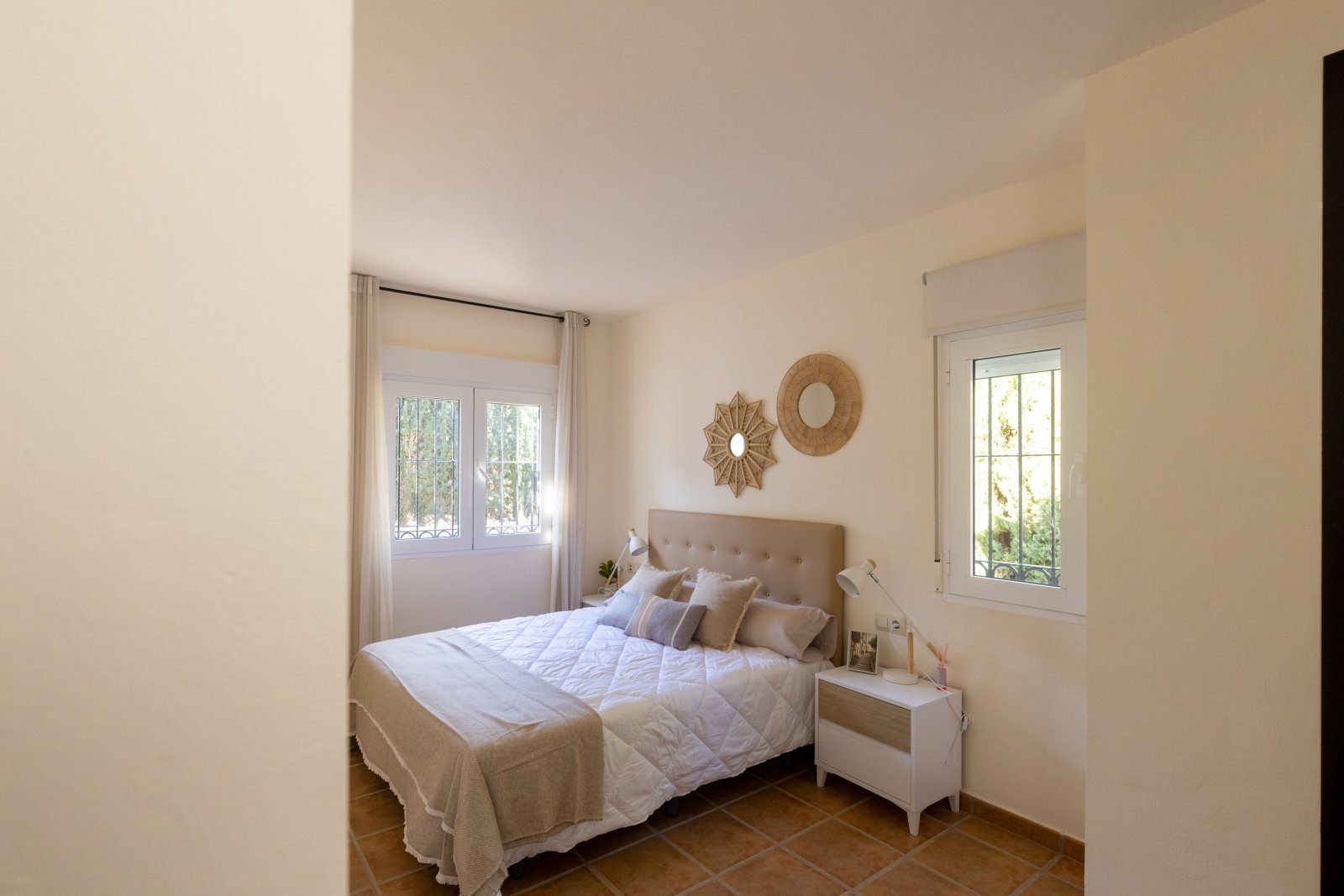 In der charmanten Umgebung von Fuente Álamo gelegen, bietet diese Wohnanlage eine Auswahl von 7 Häusern, die darauf ausgelegt sind, unterschiedliche