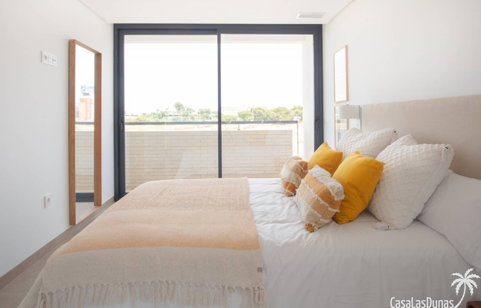  Die Luxusvillen mit 4 Schlafzimmern und 4 Badezimmern bestehen aus einem Grunddesign mit zwei Höhen, das Platz zum Wachsen bietet. Die Häuser werden 