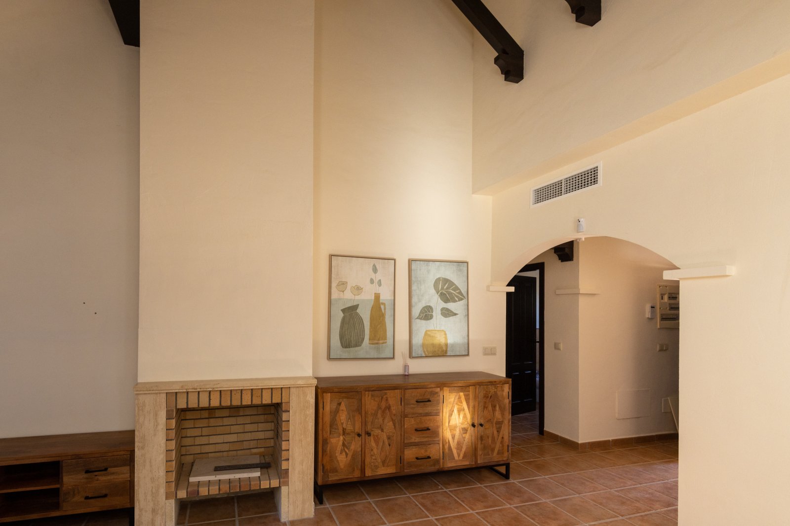  In der charmanten Umgebung von Fuente Álamo gelegen, bietet diese Wohnanlage eine Auswahl von 7 Häusern, die darauf ausgelegt sind, unterschiedliche 