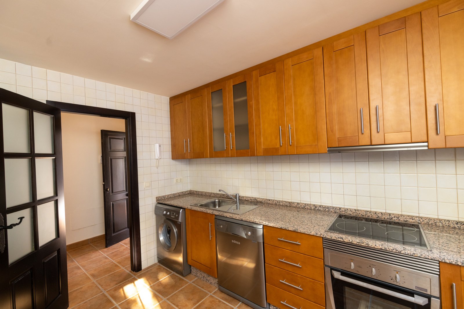  In der charmanten Umgebung von Fuente Álamo gelegen, bietet diese Wohnanlage eine Auswahl von 7 Häusern, die darauf ausgelegt sind, unterschiedliche 