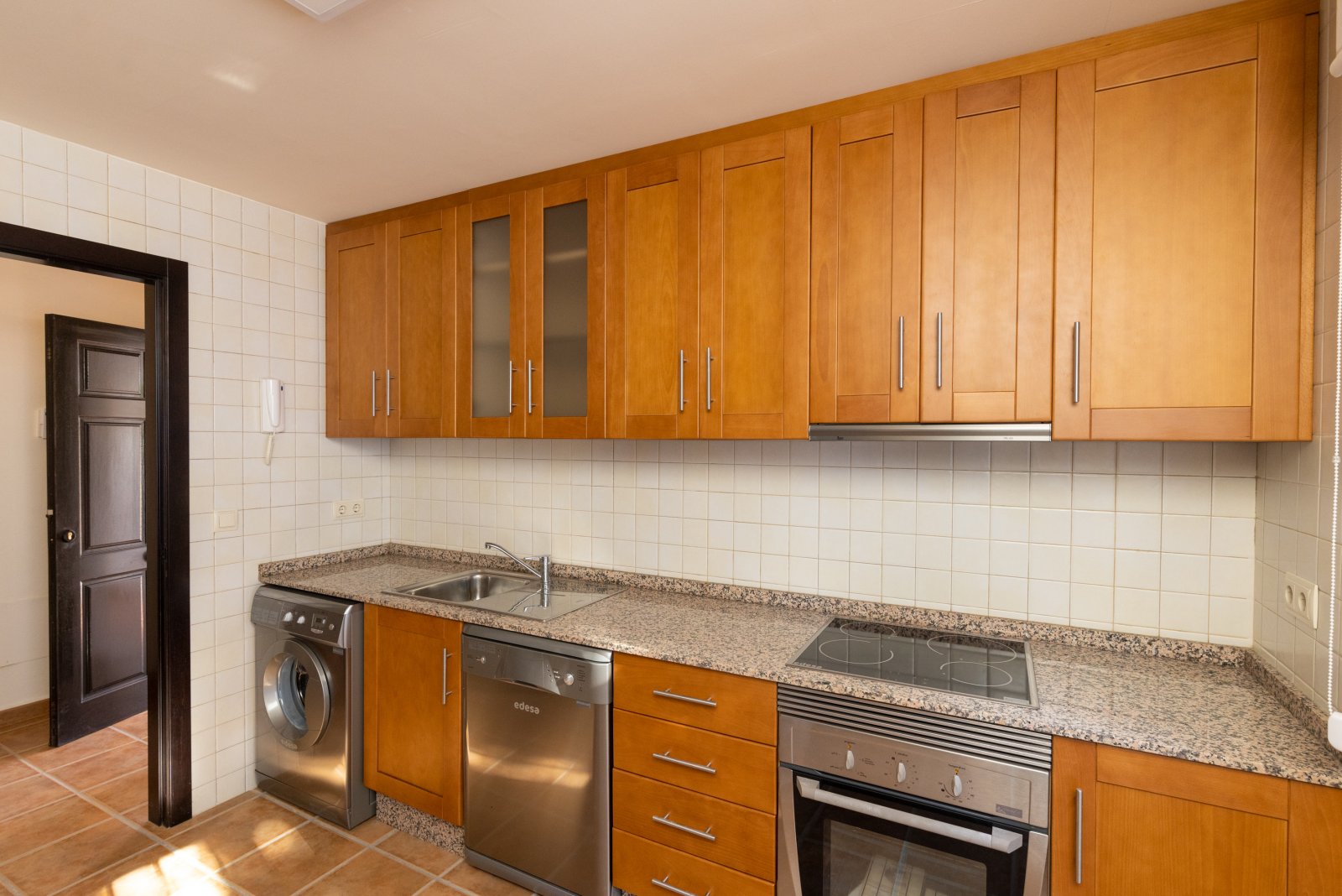  In der charmanten Umgebung von Fuente Álamo gelegen, bietet diese Wohnanlage eine Auswahl von 7 Häusern, die darauf ausgelegt sind, unterschiedliche 