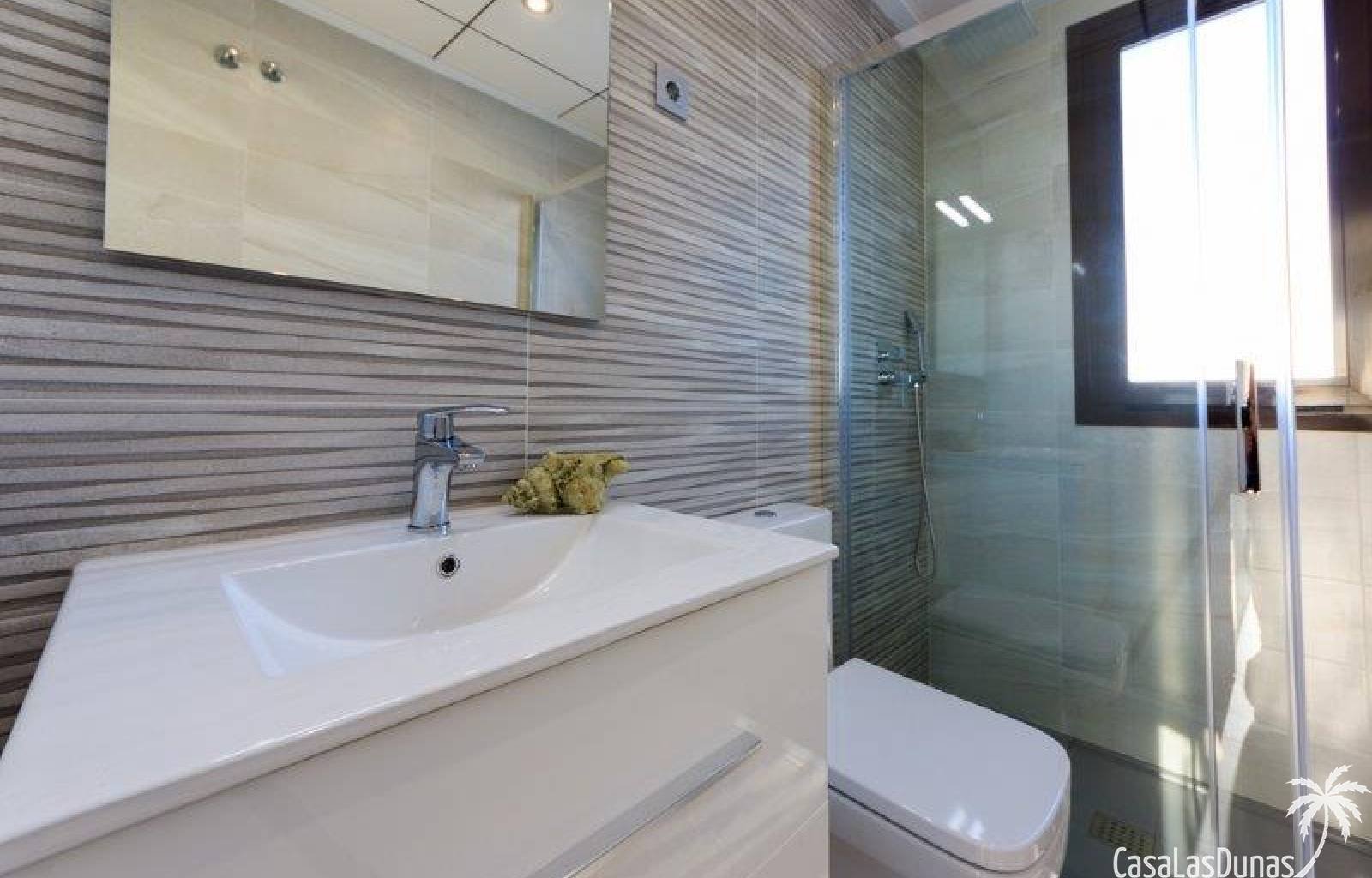 Dieses schöne Neubauprojekt bietet mehrere Stadthäuser mit viel Licht und Charakter. Das Gebiet besteht aus insgesamt 14 Reihenhäusern von ca. 95 m2,