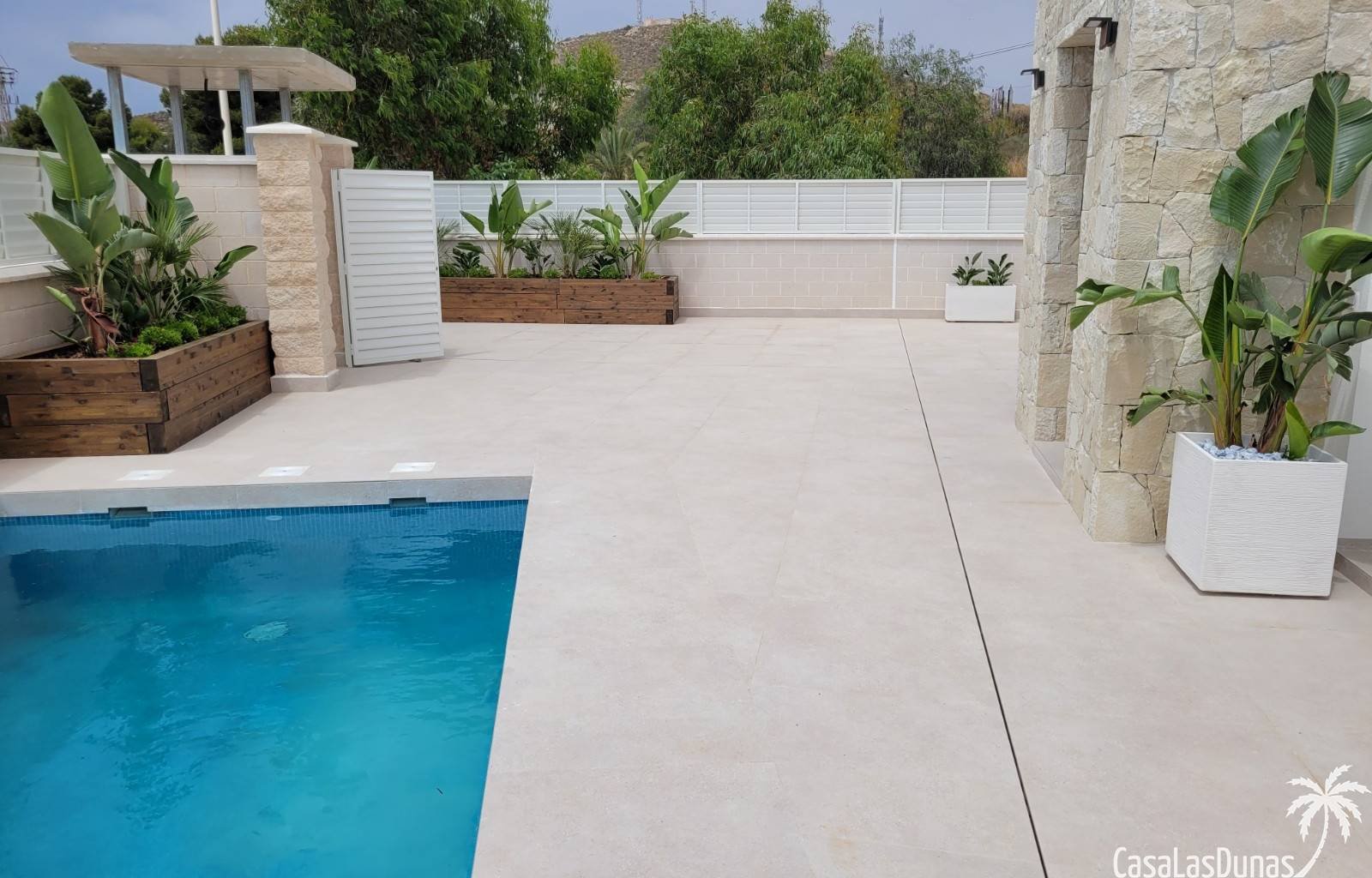  In dieser wunderschönen Villa am Strand atmen Sie Meer, Wärme, aber vor allem Fantasie und Ruhe. Es ist nur 200 Meter (!) von einem wunderschönen Str