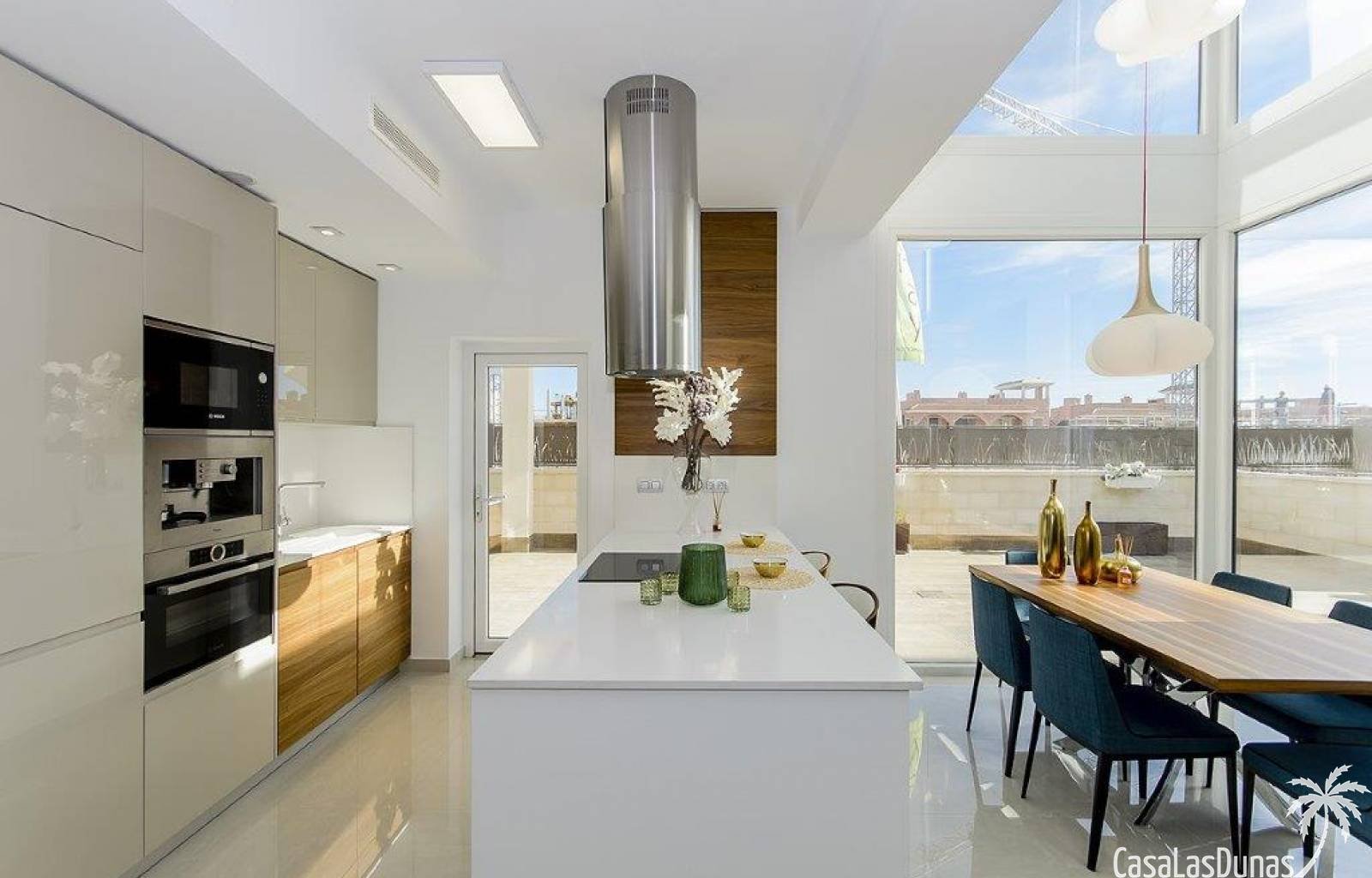  In dieser wunderschönen Villa am Strand atmen Sie Meer, Wärme, aber vor allem Fantasie und Ruhe. Es ist nur 200 Meter (!) von einem wunderschönen Str