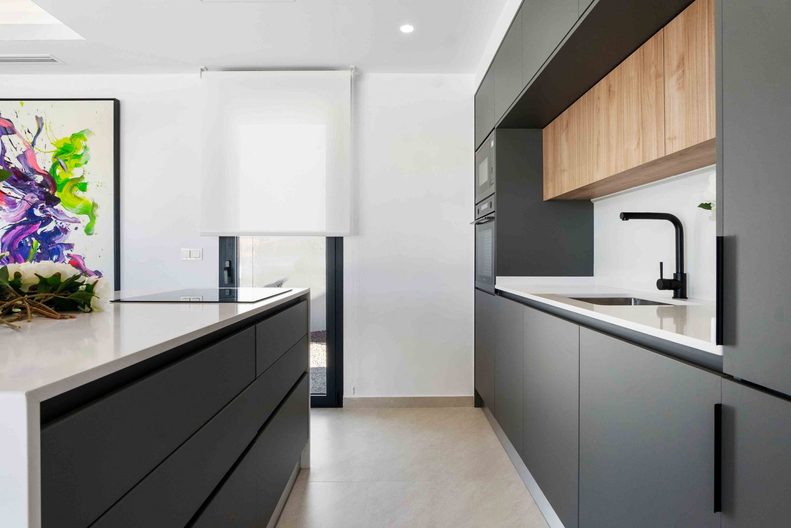  In der charmanten Stadt Rojales gelegen, bietet diese exklusive Promotion sechs freistehende Chalets, die modernes Design mit Funktionalität verbinde