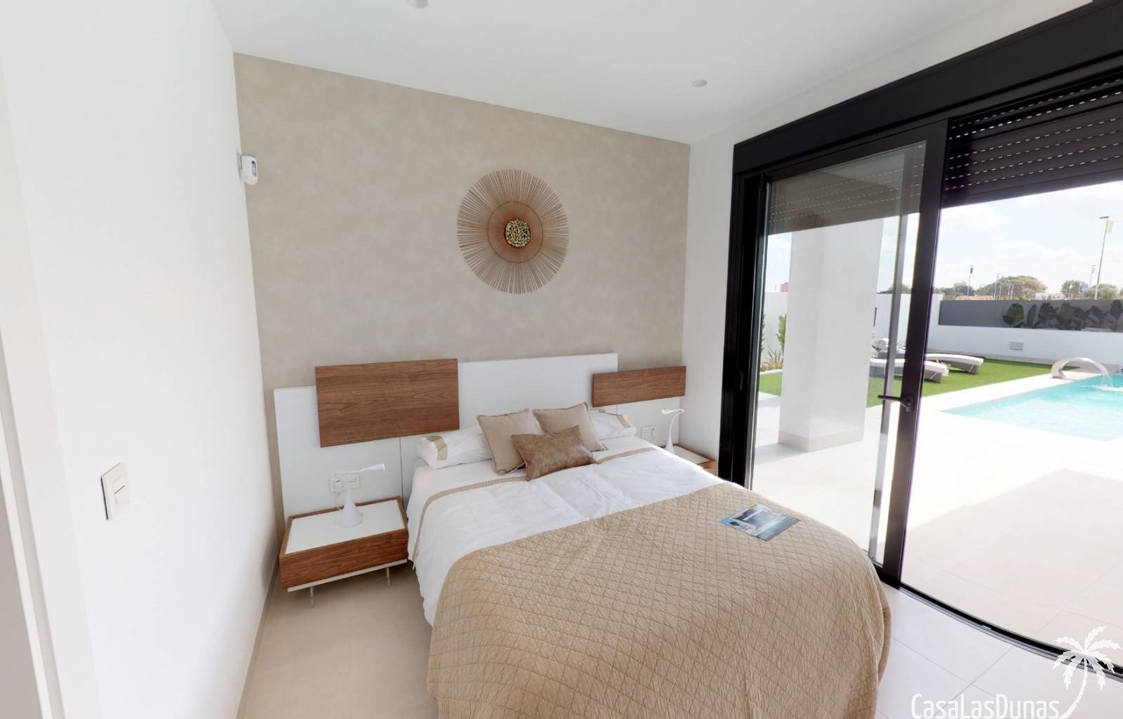  Diese Doppelhaushälften liegen nur 10 Gehminuten vom Strand Mar Menor entfernt. Das Haus ist innen sehr geräumig und verfügt über große Terrassen. Es