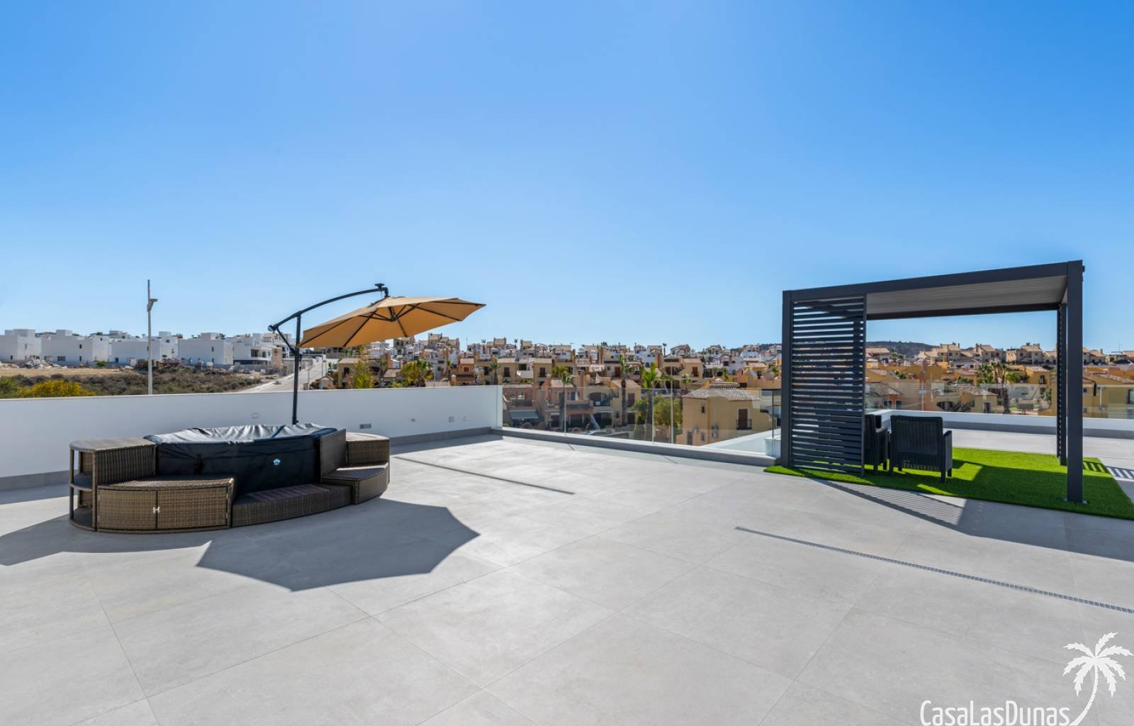  Diese wunderschönen Villen sind mit drei oder vier Schlafzimmern und zwei oder drei Badezimmern verfügbar. Die Oasis-Villen sind auf großen privaten 