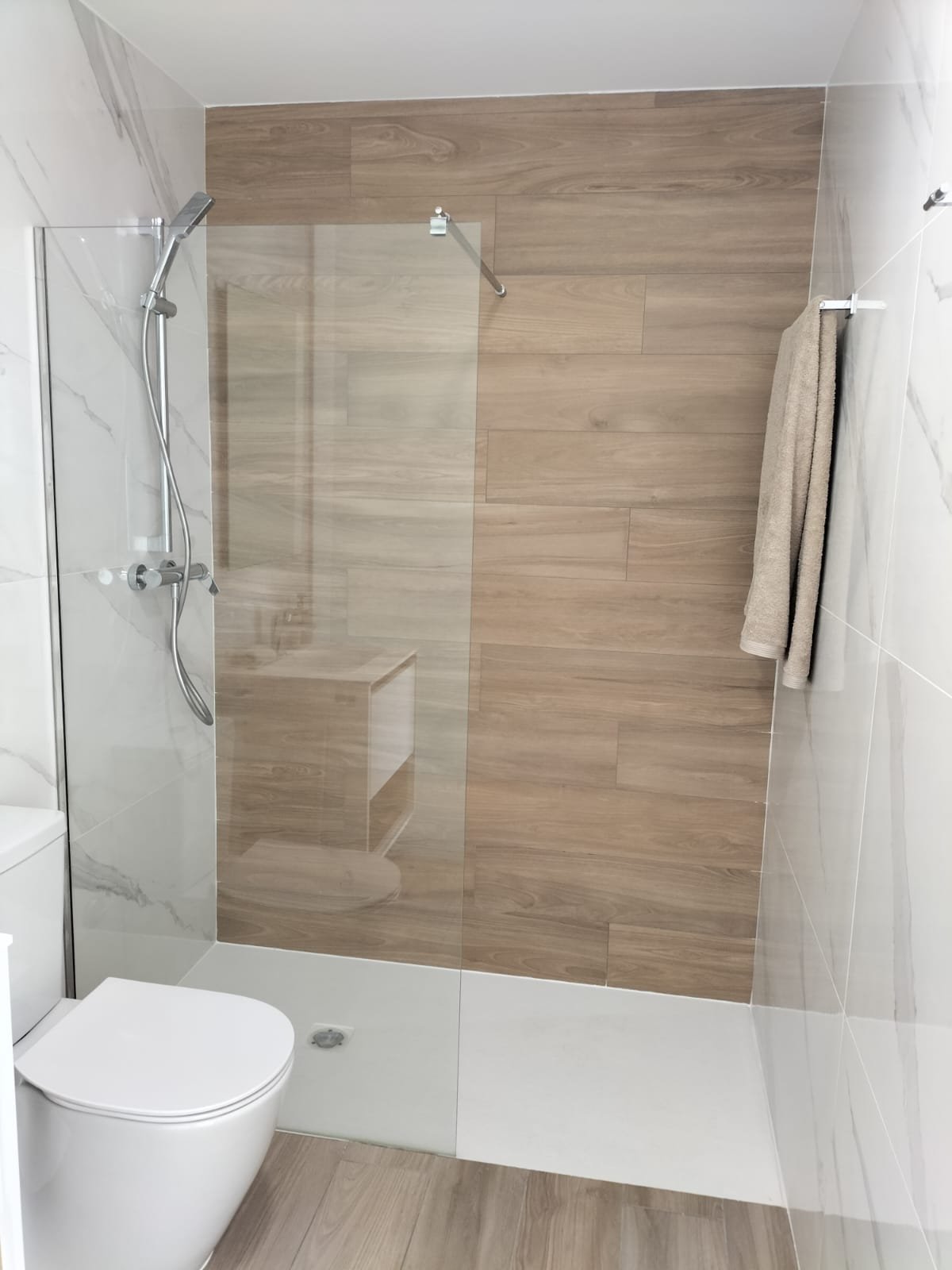  In der charmanten Stadt Orihuela gelegen, bietet diese Wohnanlage eine Vielzahl von Wohnmöglichkeiten, die unterschiedlichen Bedürfnissen und Lebenss