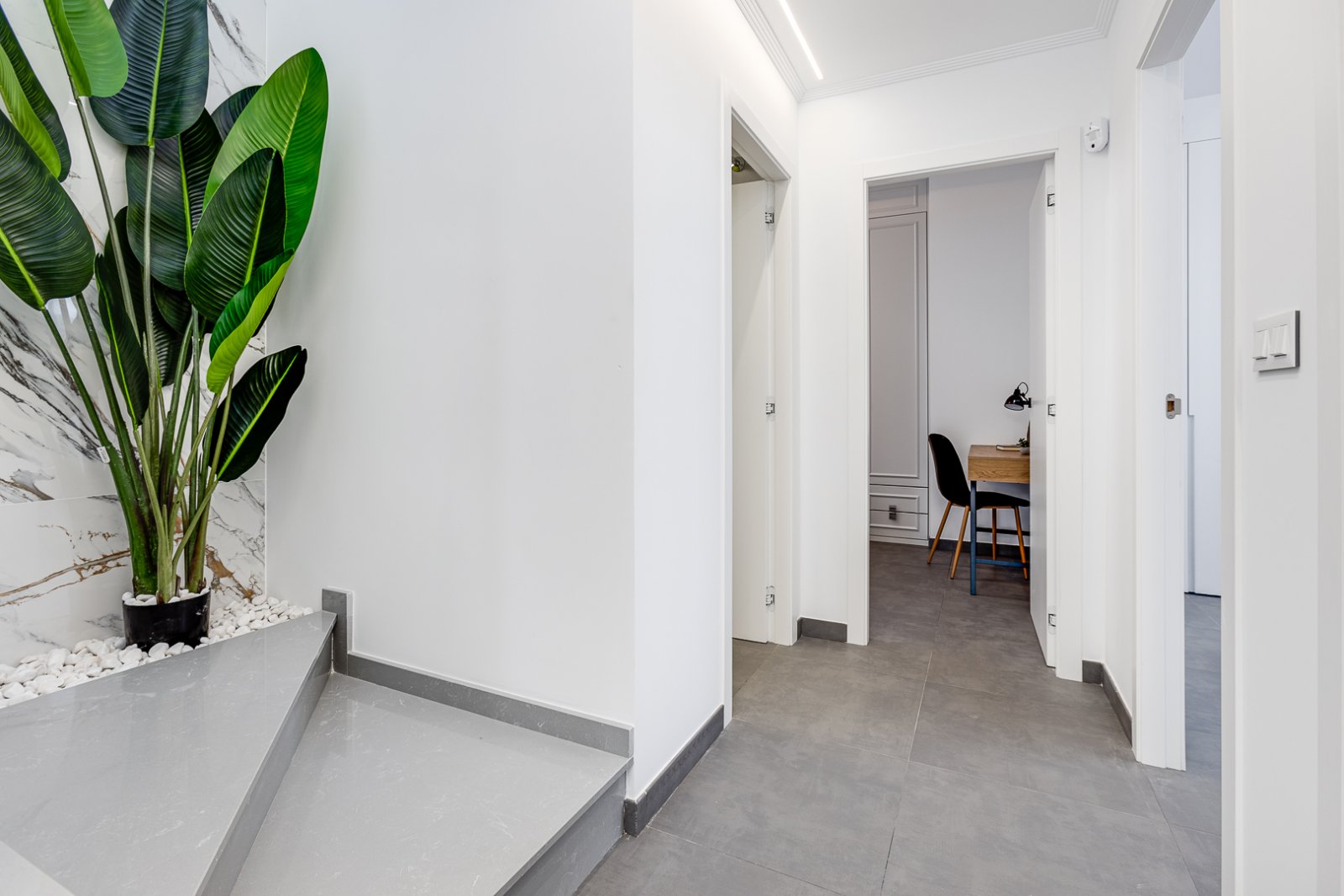  In der charmanten Gegend von La Mata gelegen, bietet dieses exklusive Wohnangebot zwei unabhängige Immobilien, die sich durch ihre Nähe zum Meer ausz