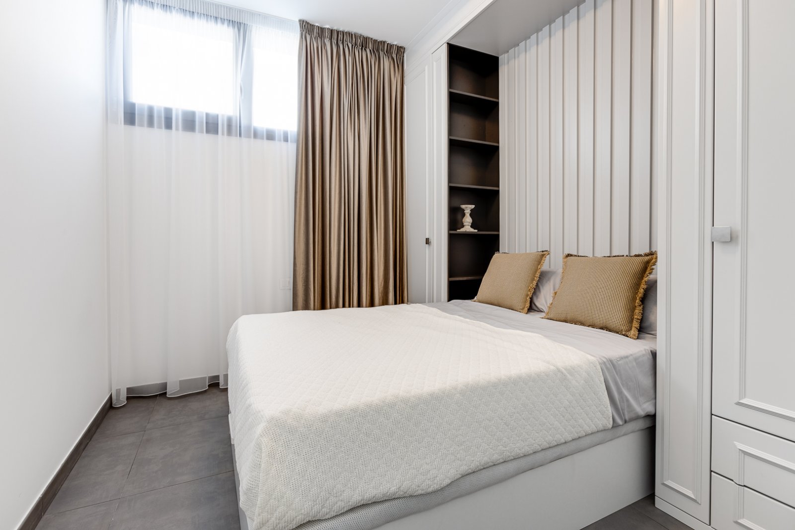  In der charmanten Gegend von La Mata gelegen, bietet dieses exklusive Wohnangebot zwei unabhängige Immobilien, die sich durch ihre Nähe zum Meer ausz