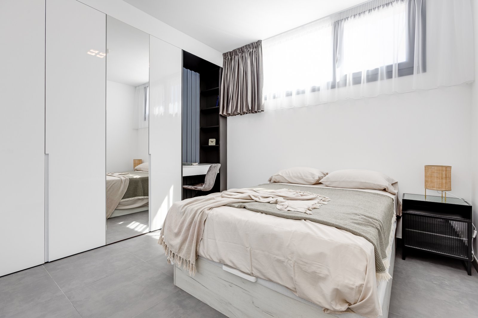  In der charmanten Gegend von La Mata gelegen, bietet dieses exklusive Wohnangebot zwei unabhängige Immobilien, die sich durch ihre Nähe zum Meer ausz