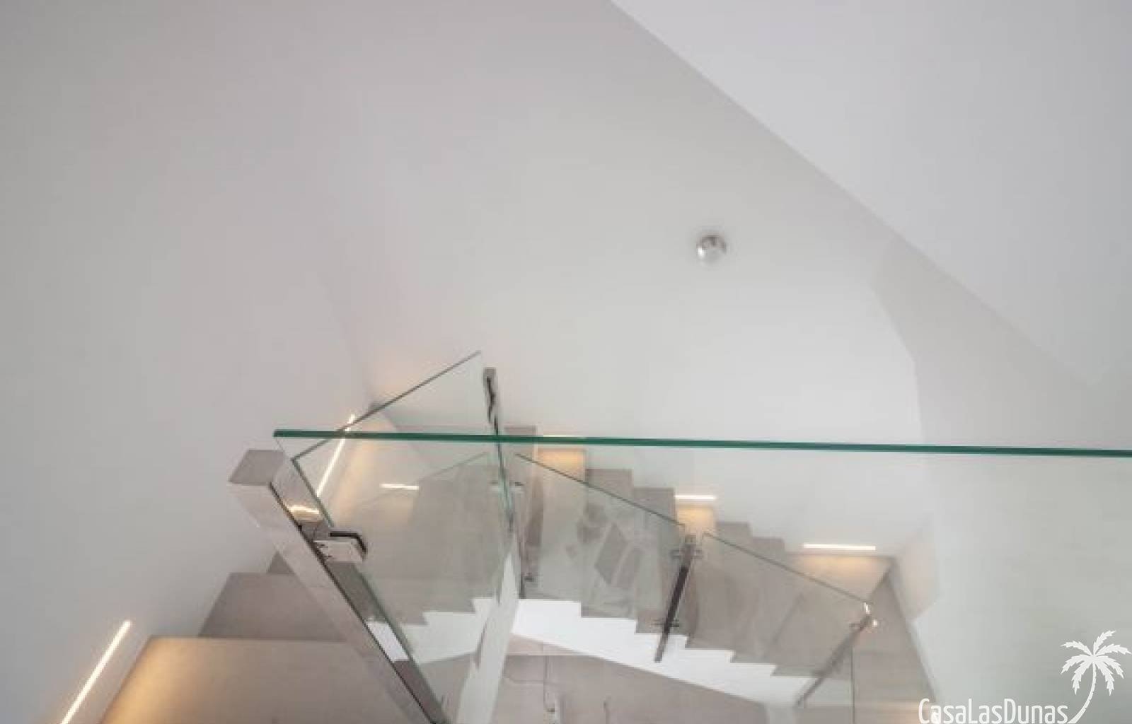 Wir freuen uns, eine neue Phase an Villen in dieser wunderschönen Gegend von Villamartin anbieten zu können. Jede Villa besteht aus 4 Schlafzimmern u