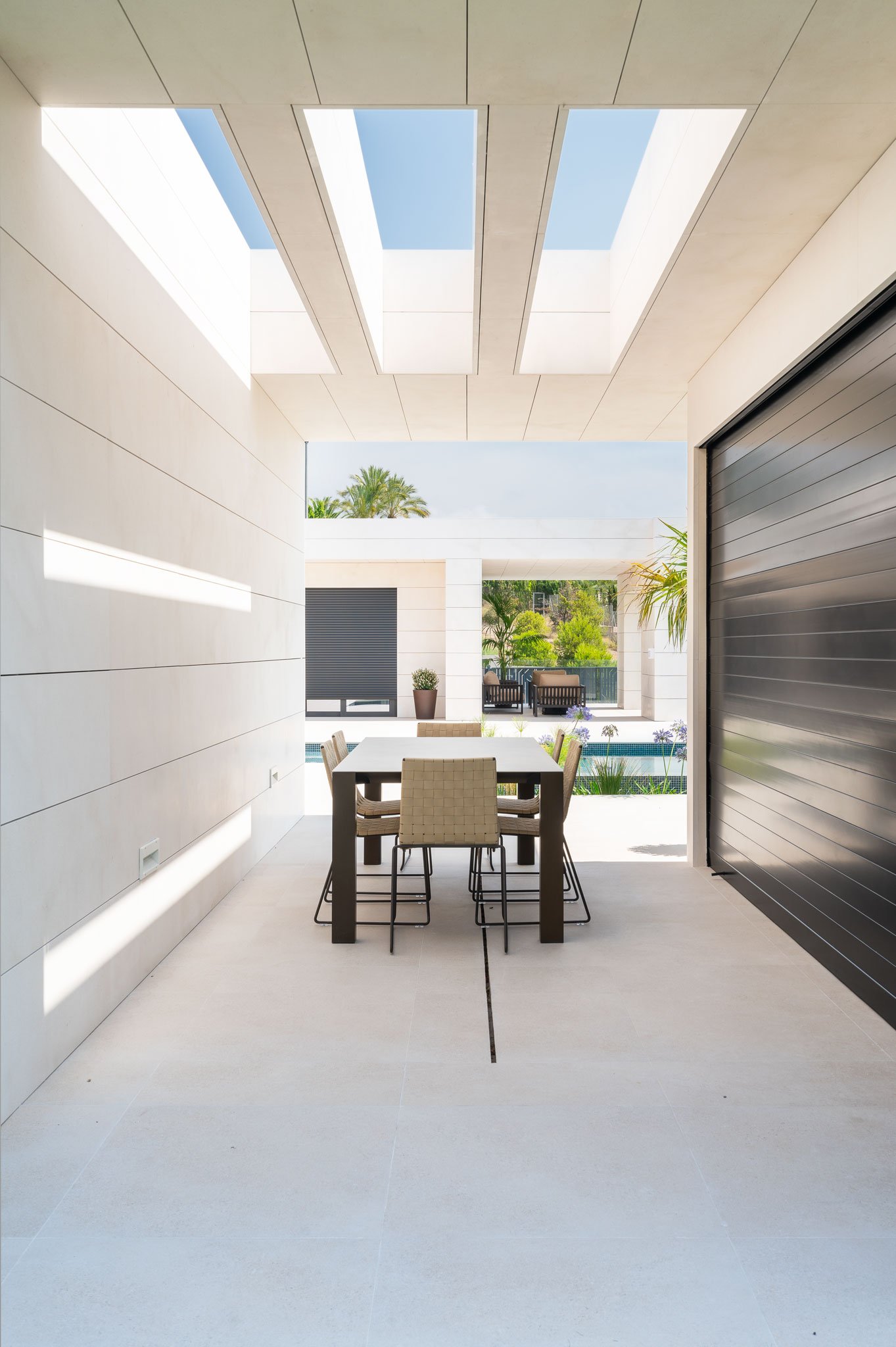 In der charmanten Stadt Molina de Segura gelegen, bietet dieser Wohnkomplex 34 unabhängige Häuser, die Komfort und Modernität vereinen. Die Immobilie