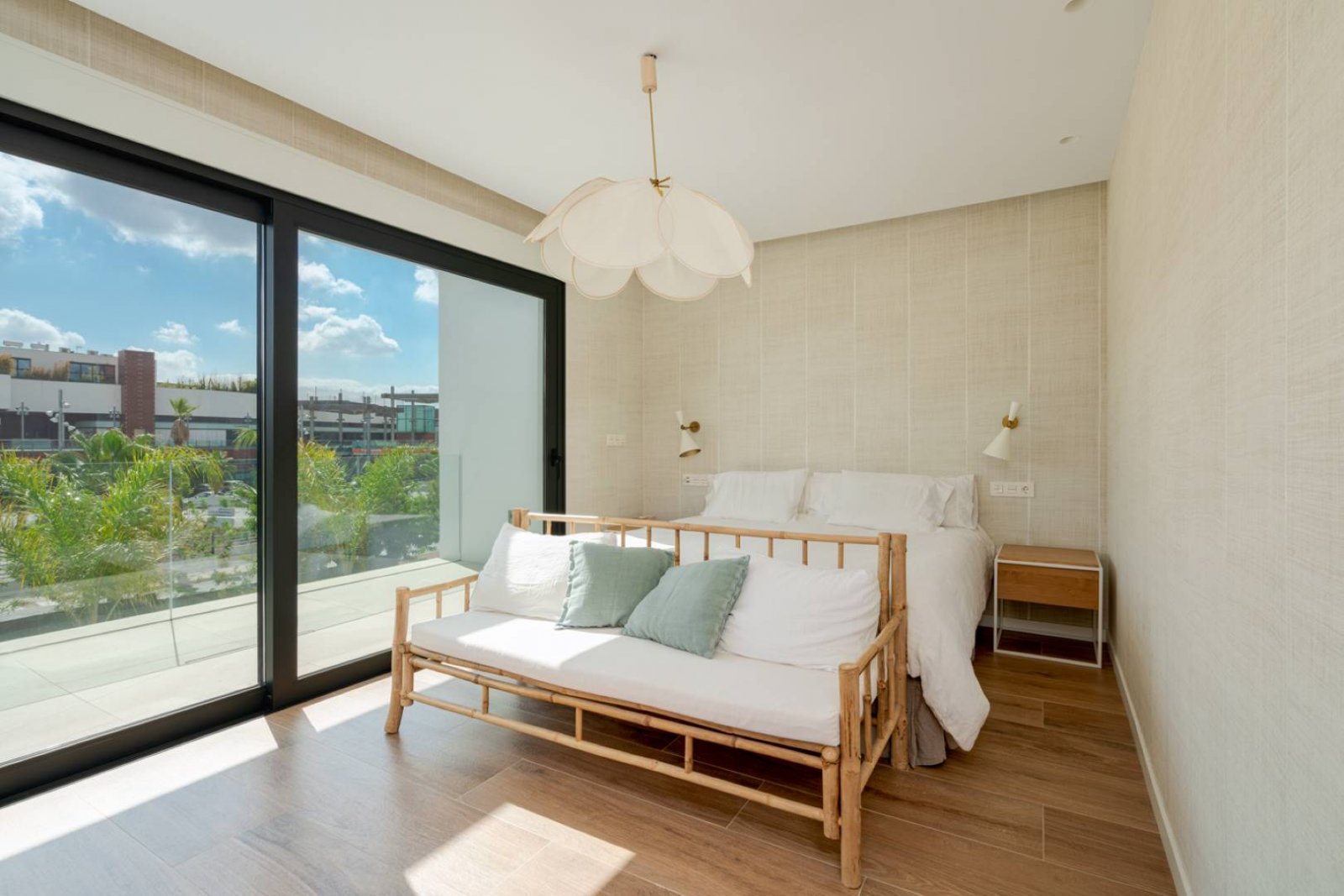 In der charmanten Stadt Molina de Segura gelegen, bietet dieser Wohnkomplex 34 unabhängige Häuser, die Komfort und Modernität vereinen. Die Immobilie