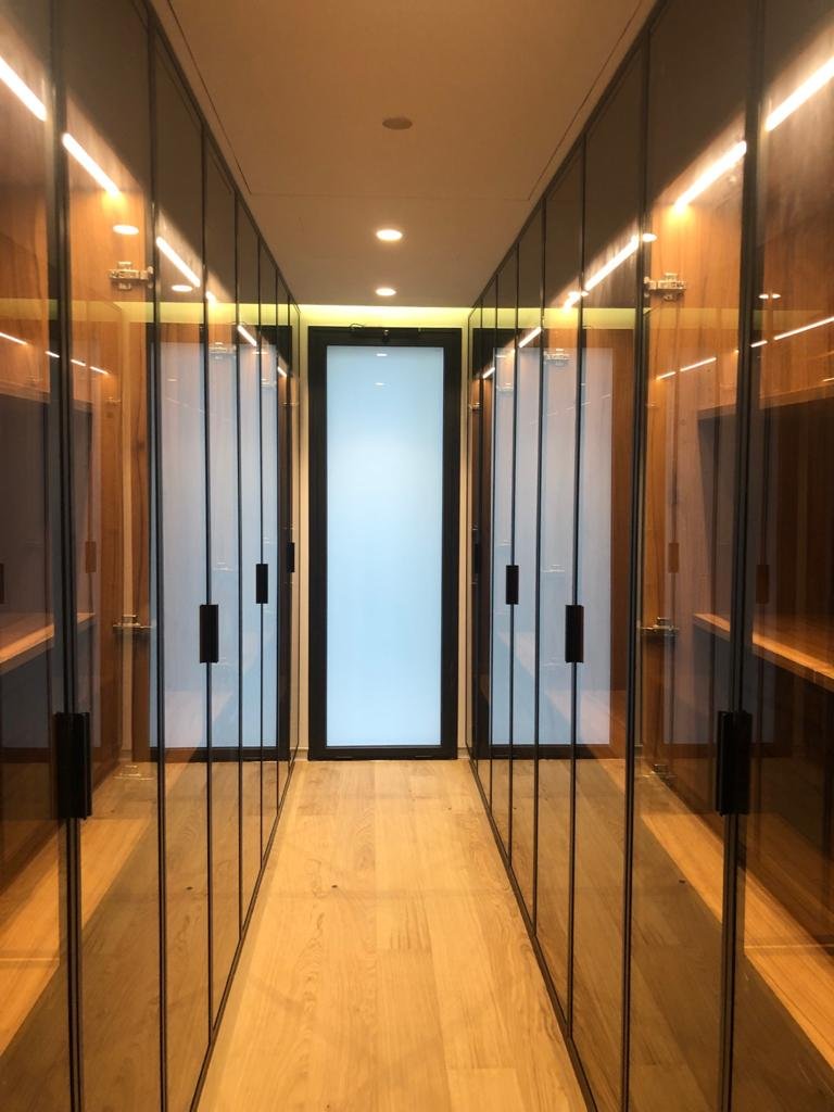 In der charmanten Stadt Molina de Segura gelegen, bietet dieser Wohnkomplex 34 unabhängige Häuser, die Komfort und Modernität vereinen. Die Immobilie