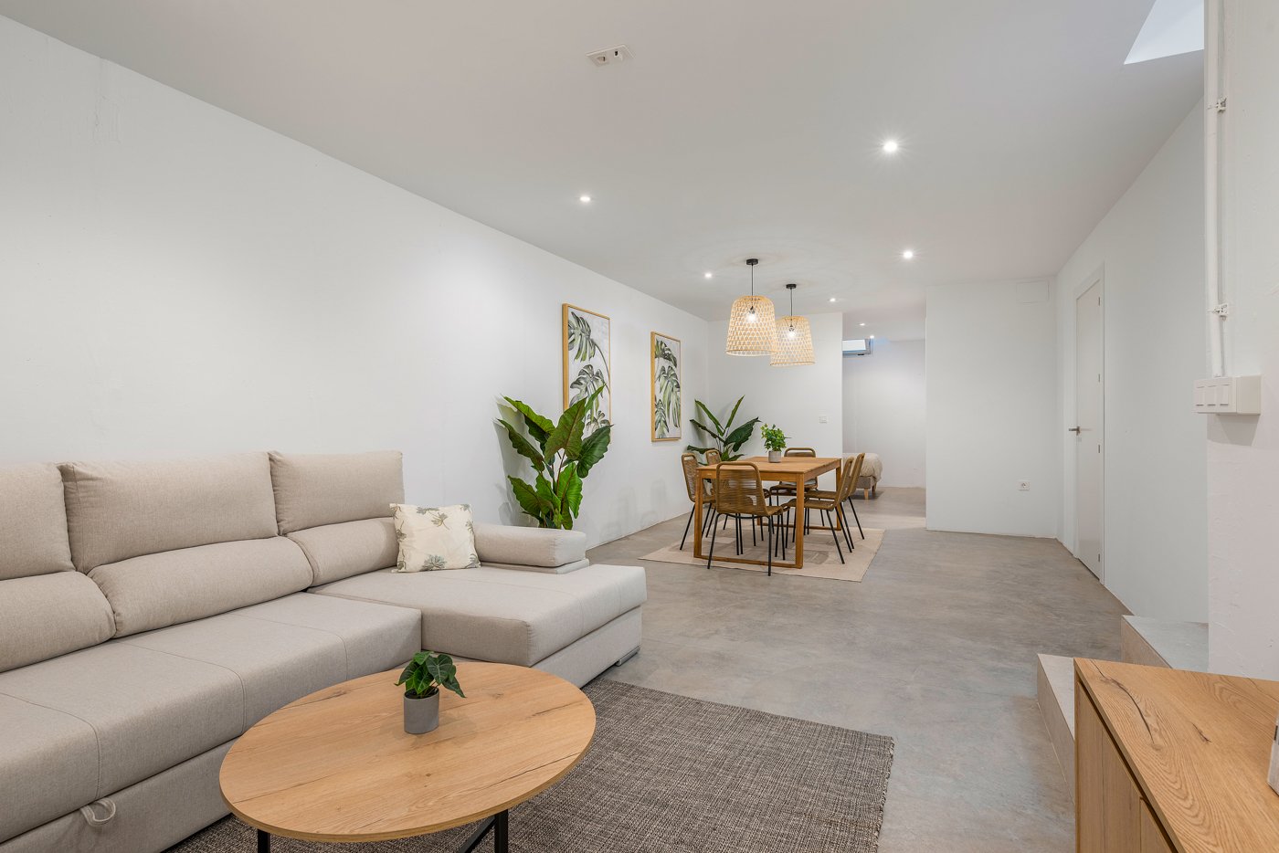 In der charmanten Stadt Los Alcázares gelegen, bietet dieser Komplex von 6 unabhängigen Immobilien einen exklusiven Lebensstil in einer privilegierte