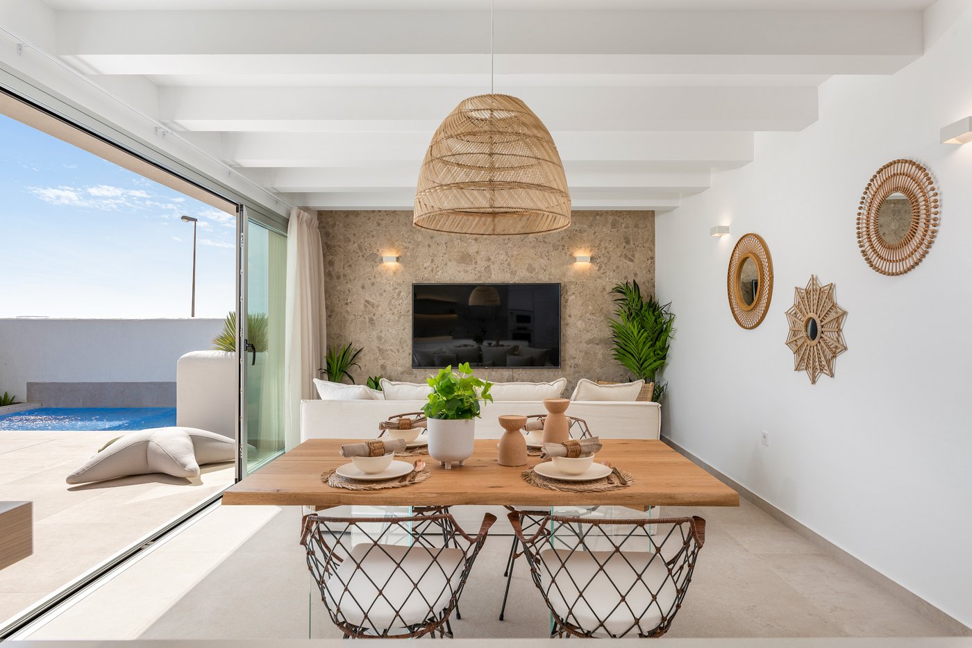  In der charmanten Stadt Los Alcázares gelegen, bietet dieser Komplex von 6 unabhängigen Immobilien einen exklusiven Lebensstil in einer privilegierte