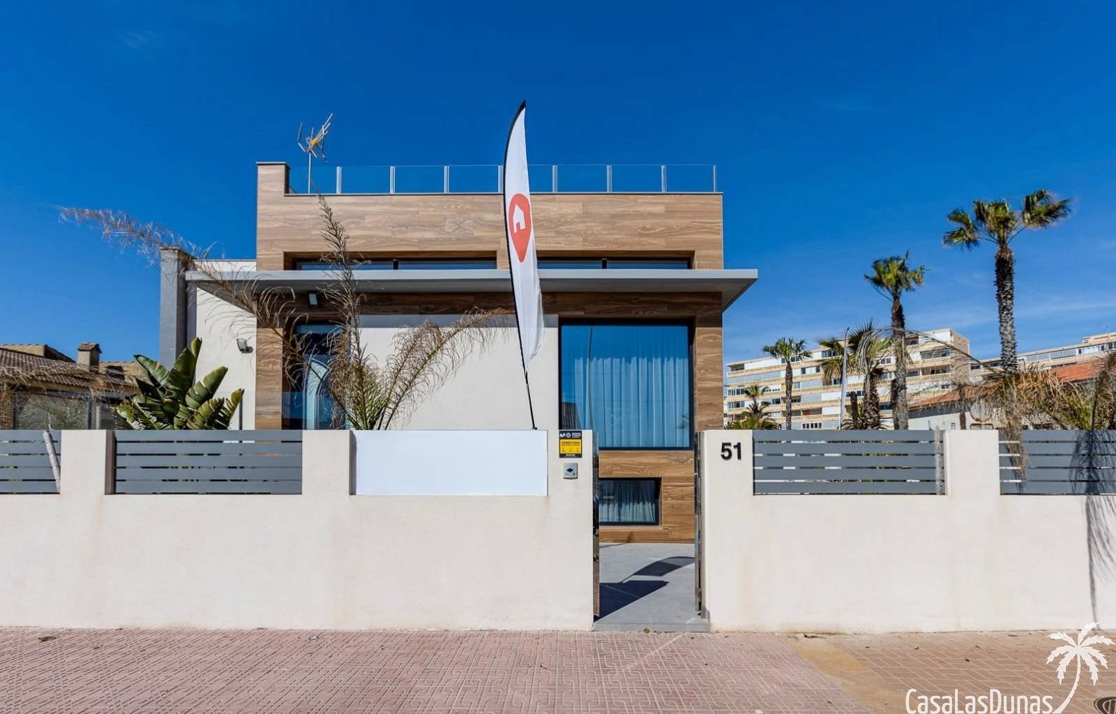  Im besten Teil der Stadt Torrevieja; In La Mata gibt es zwei Luxusvillen mit 4 Schlafzimmern und 3 Bädern. Natürlich ausgestattet mit einem privaten 