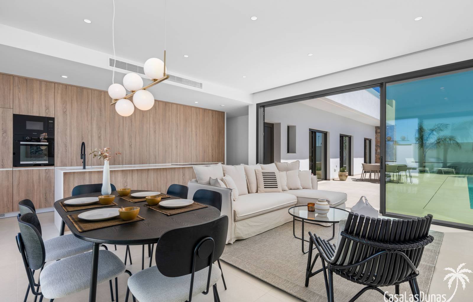  Diese wunderschönen Villen werden im sonnenverwöhnten Los Alcázares an der Costa Cálida gebaut. Das Haus verfügt über 3 Schlafzimmer und 2 Badezimmer