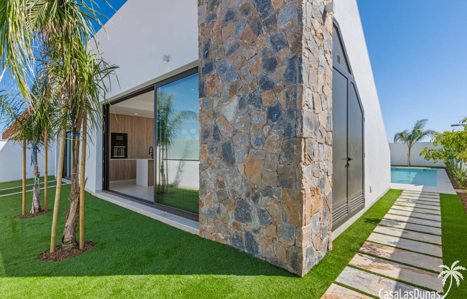  Diese wunderschönen Villen werden im sonnenverwöhnten Los Alcázares an der Costa Cálida gebaut. Das Haus verfügt über 3 Schlafzimmer und 2 Badezimmer